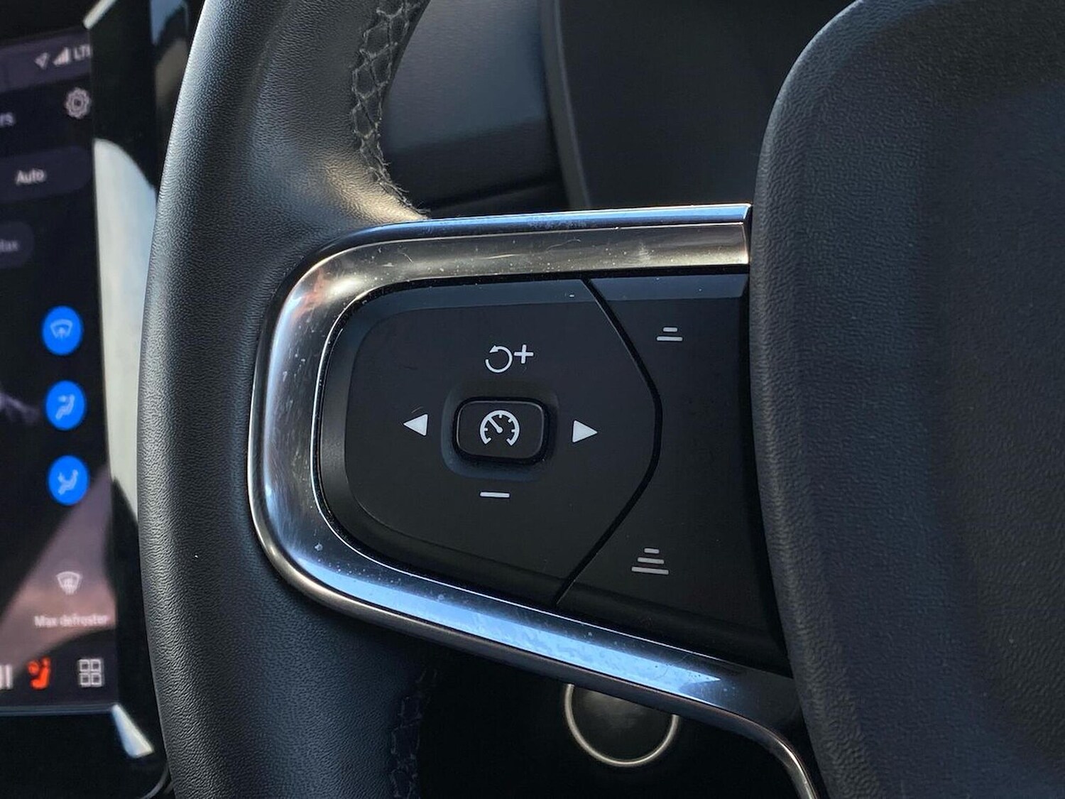 Used Volvo XC40 2022 for sale - 78191093: Photo 29