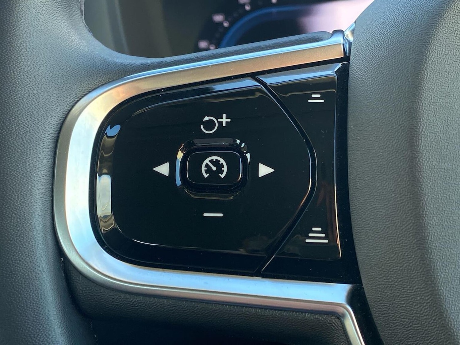 Used Volvo XC60 2023 for sale - 76396925: Photo 27