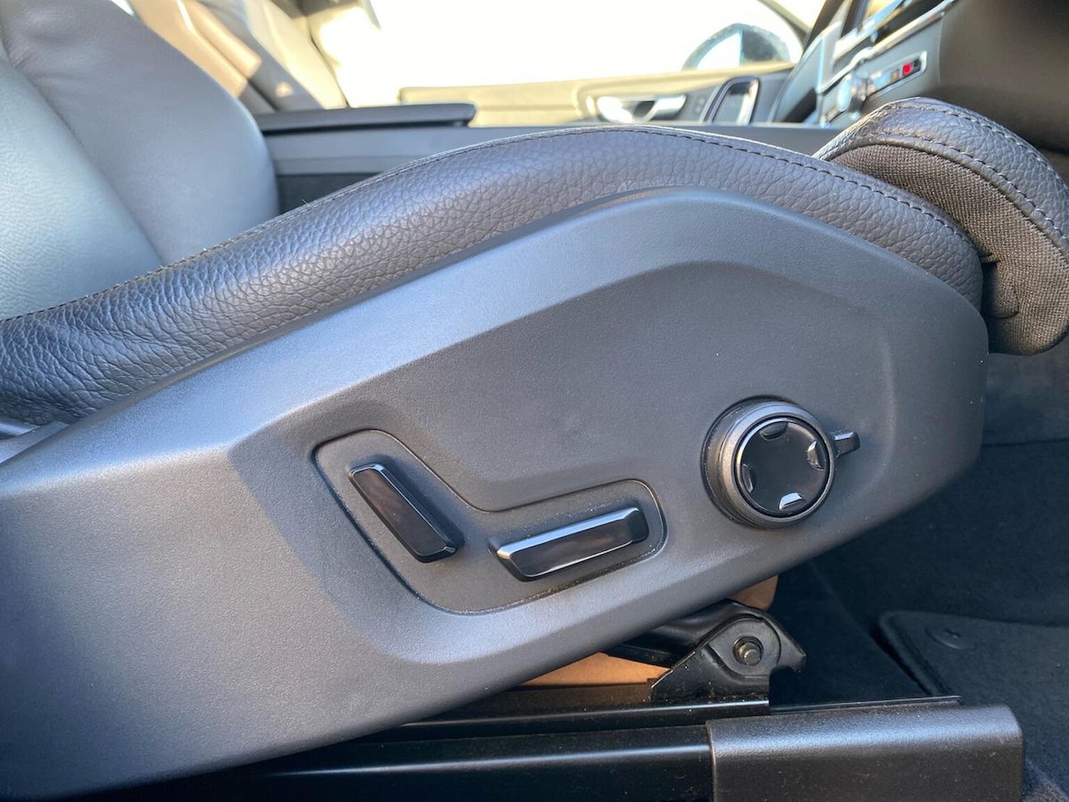 Used Volvo XC60 2023 for sale - 76396925: Photo 30