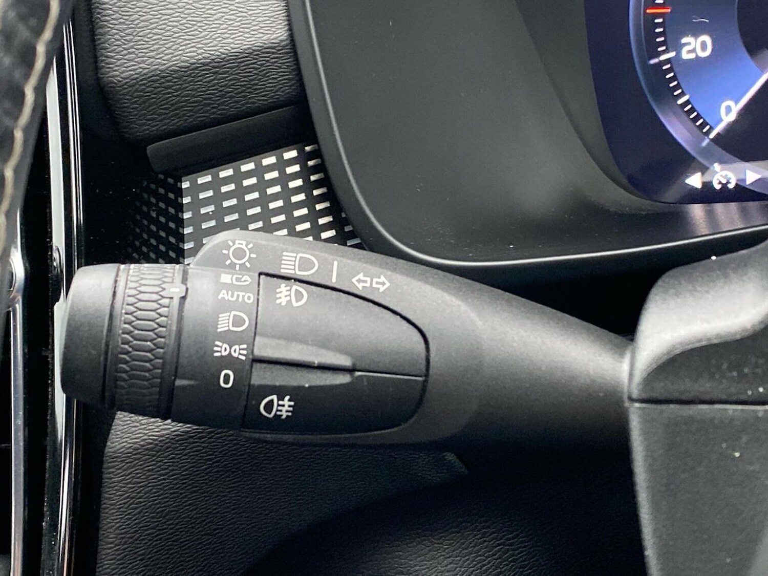 Used Volvo XC40 2020 for sale - 76490758: Photo 30