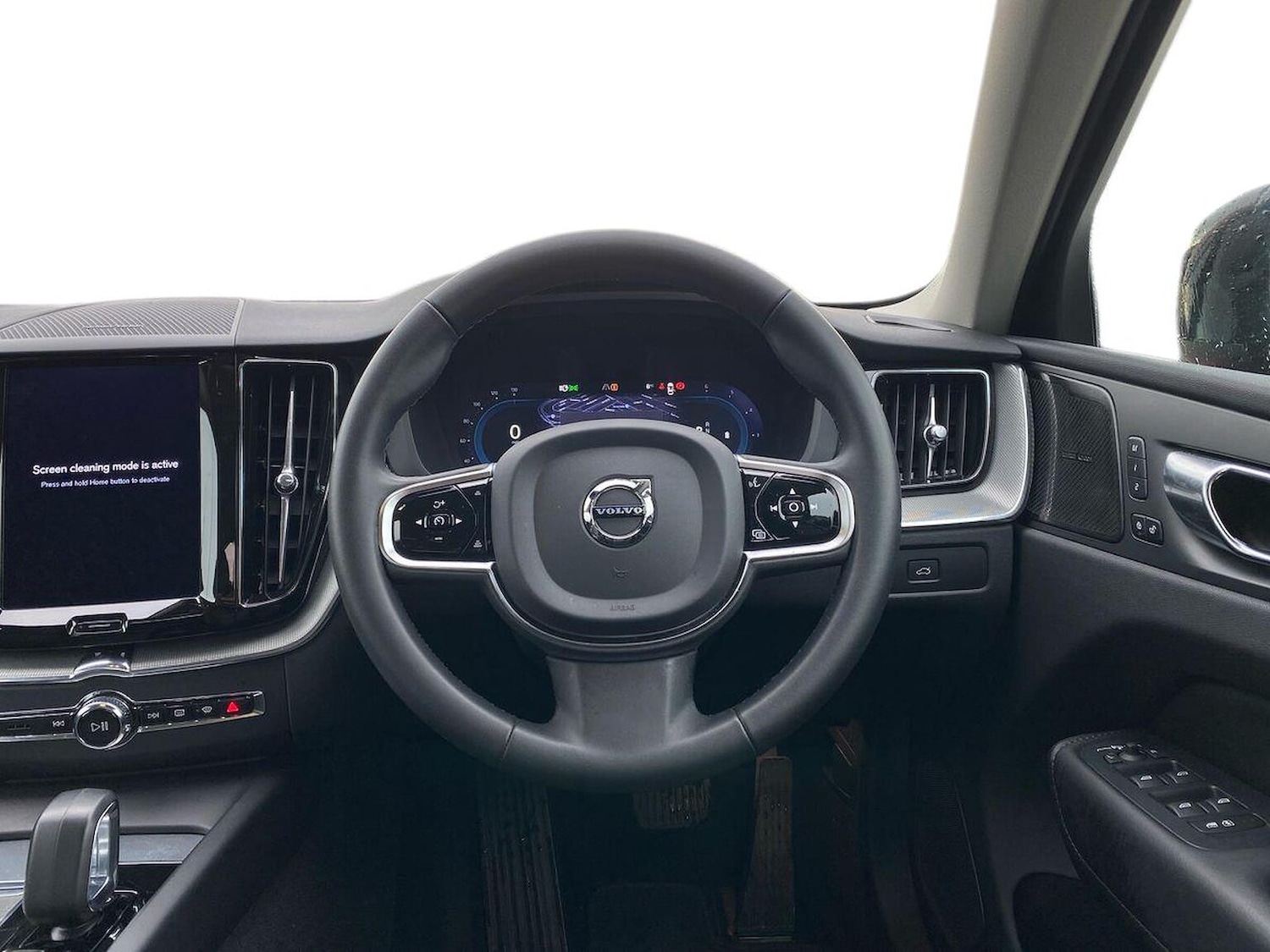 Used Volvo XC60 2023 for sale - 76365052: Photo 10