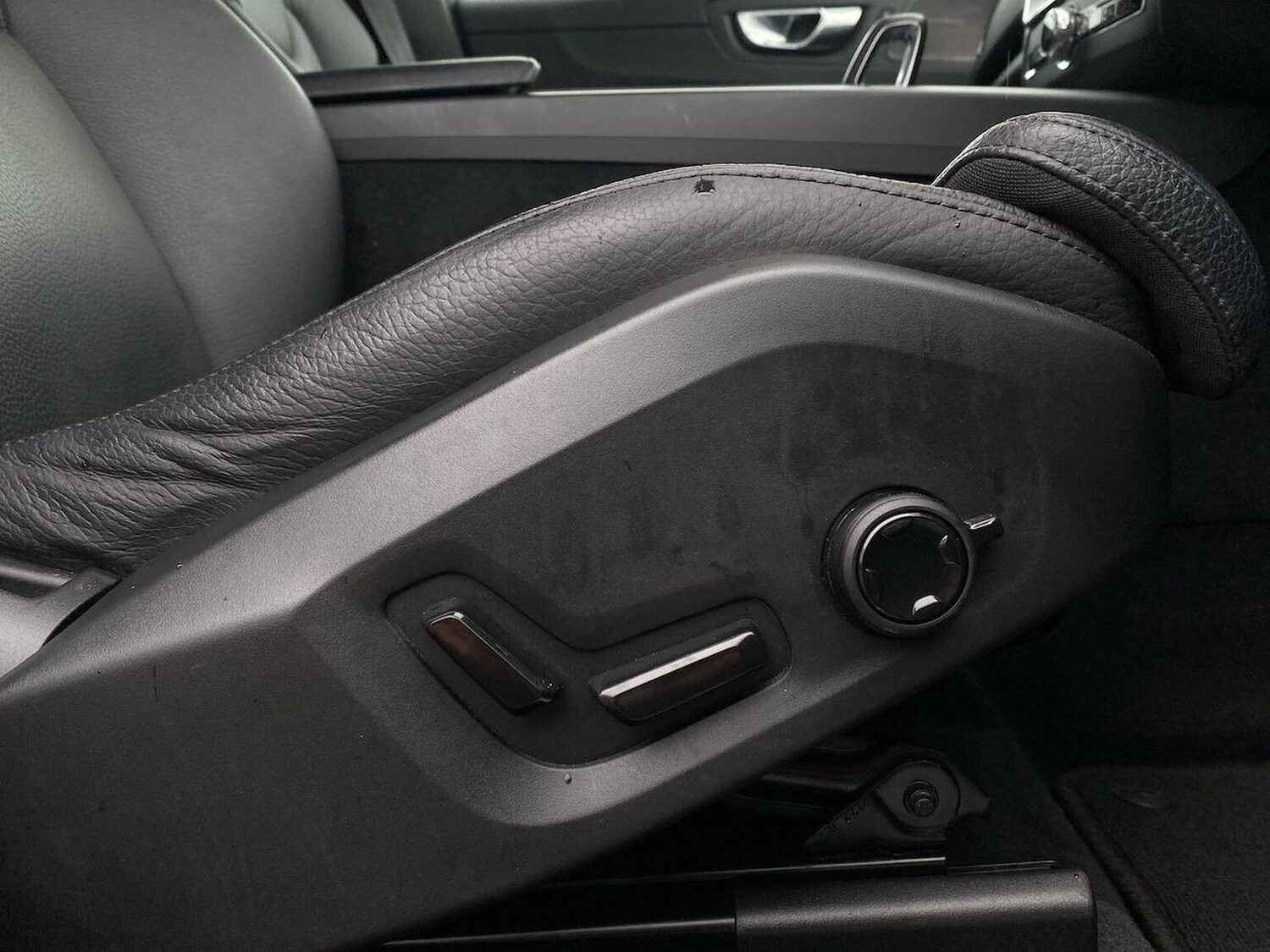 Used Volvo XC60 2023 for sale - 76365052: Photo 31