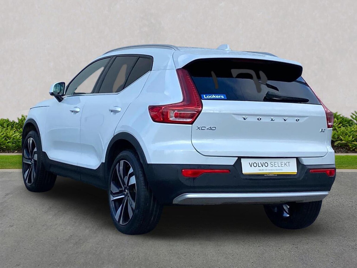 Used Volvo XC40 2025 for sale - 77489717: Photo 2