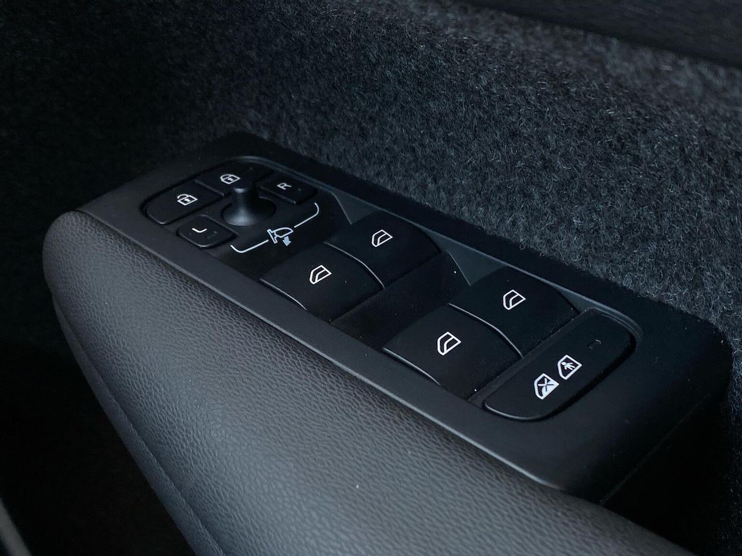 Used Volvo XC40 2025 for sale - 77489717: Photo 21