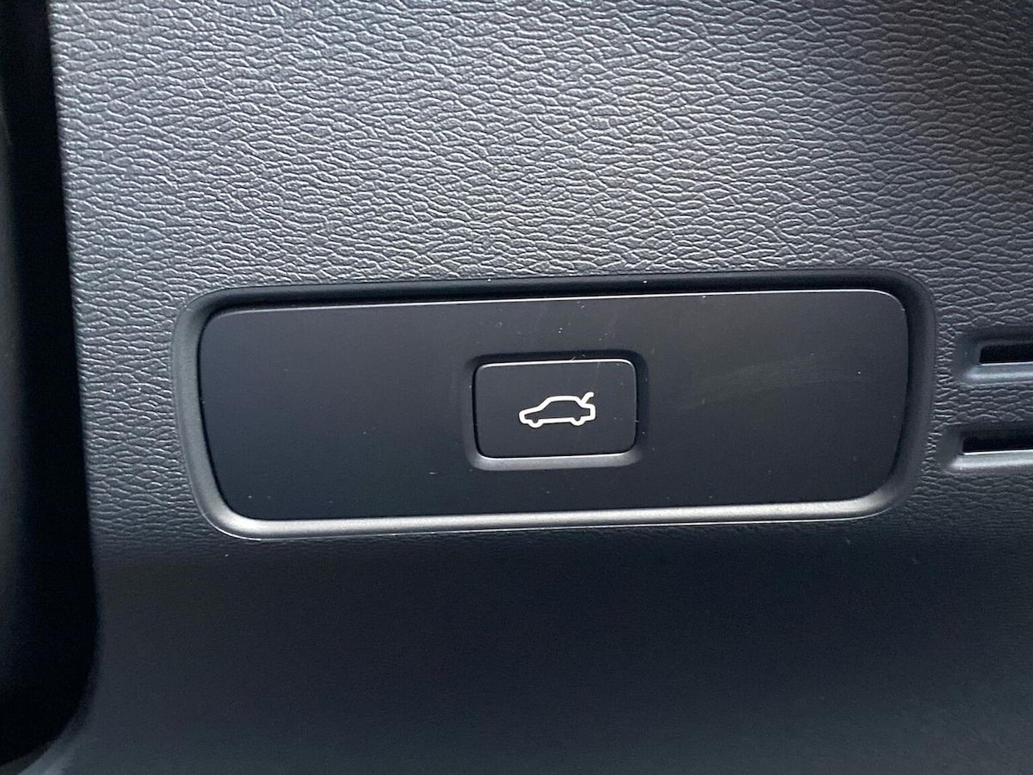 Used Volvo XC40 2025 for sale - 77489717: Photo 22