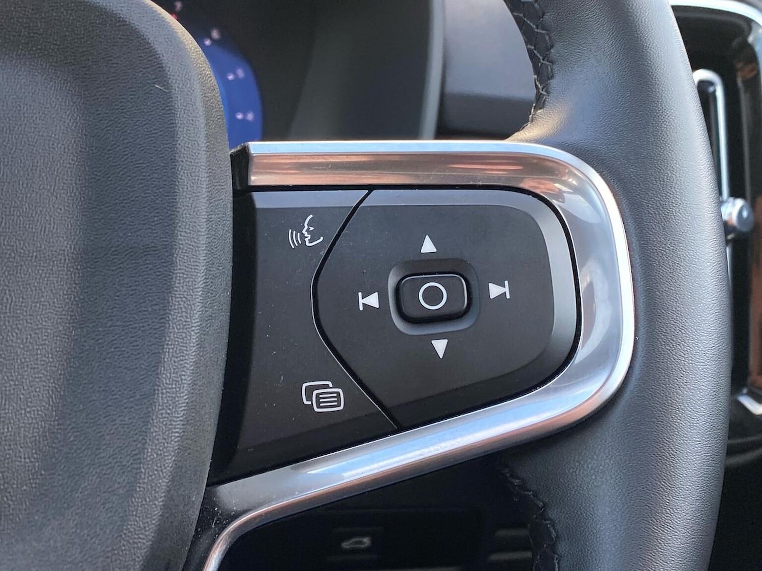 Used Volvo XC40 2025 for sale - 77489717: Photo 25