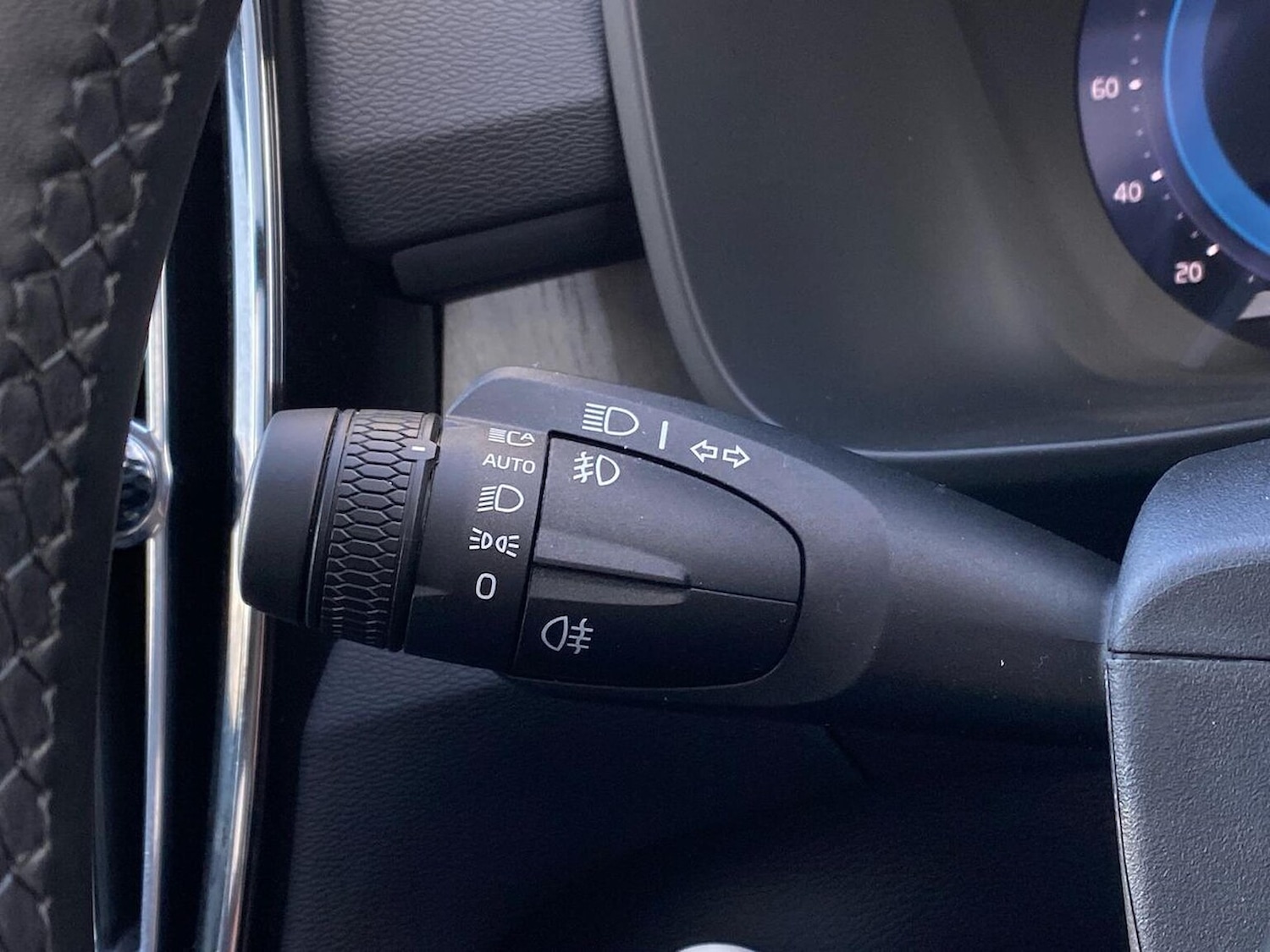 Used Volvo XC40 2025 for sale - 77489717: Photo 28