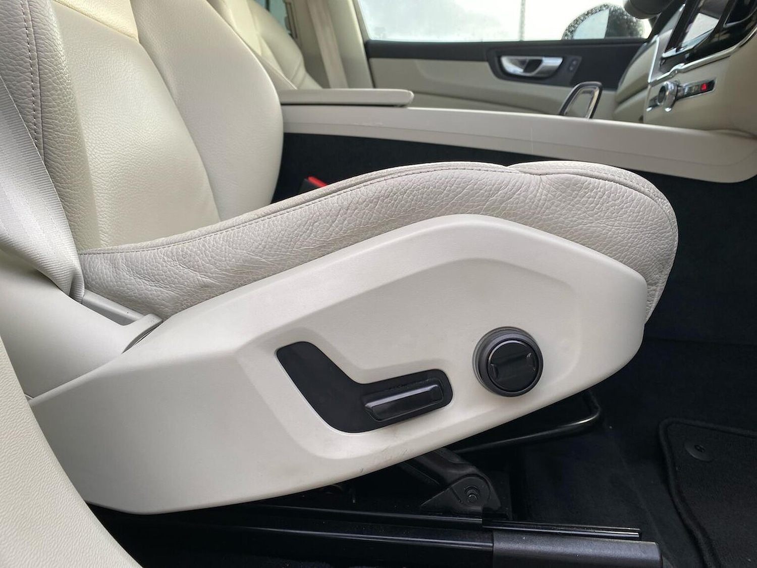 Used Volvo XC60 2023 for sale - 76594676: Photo 31