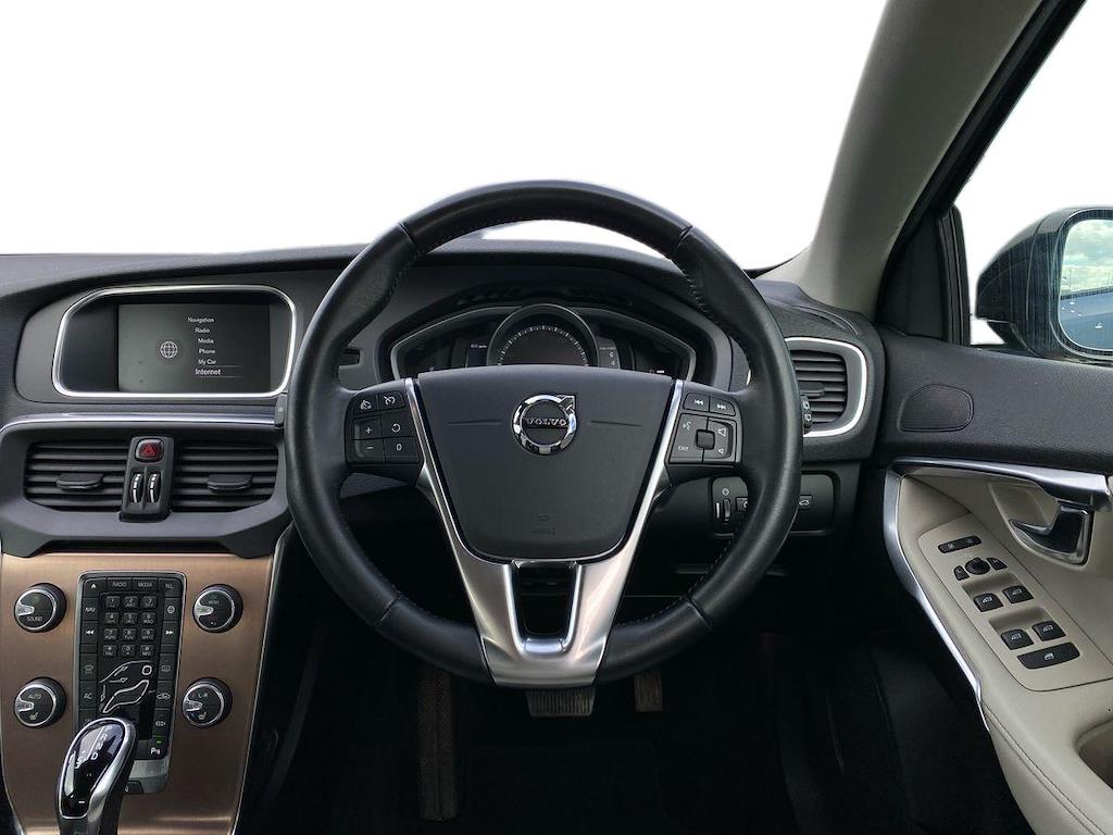 Used Volvo V40 2017 for sale - 76363351: Photo 10