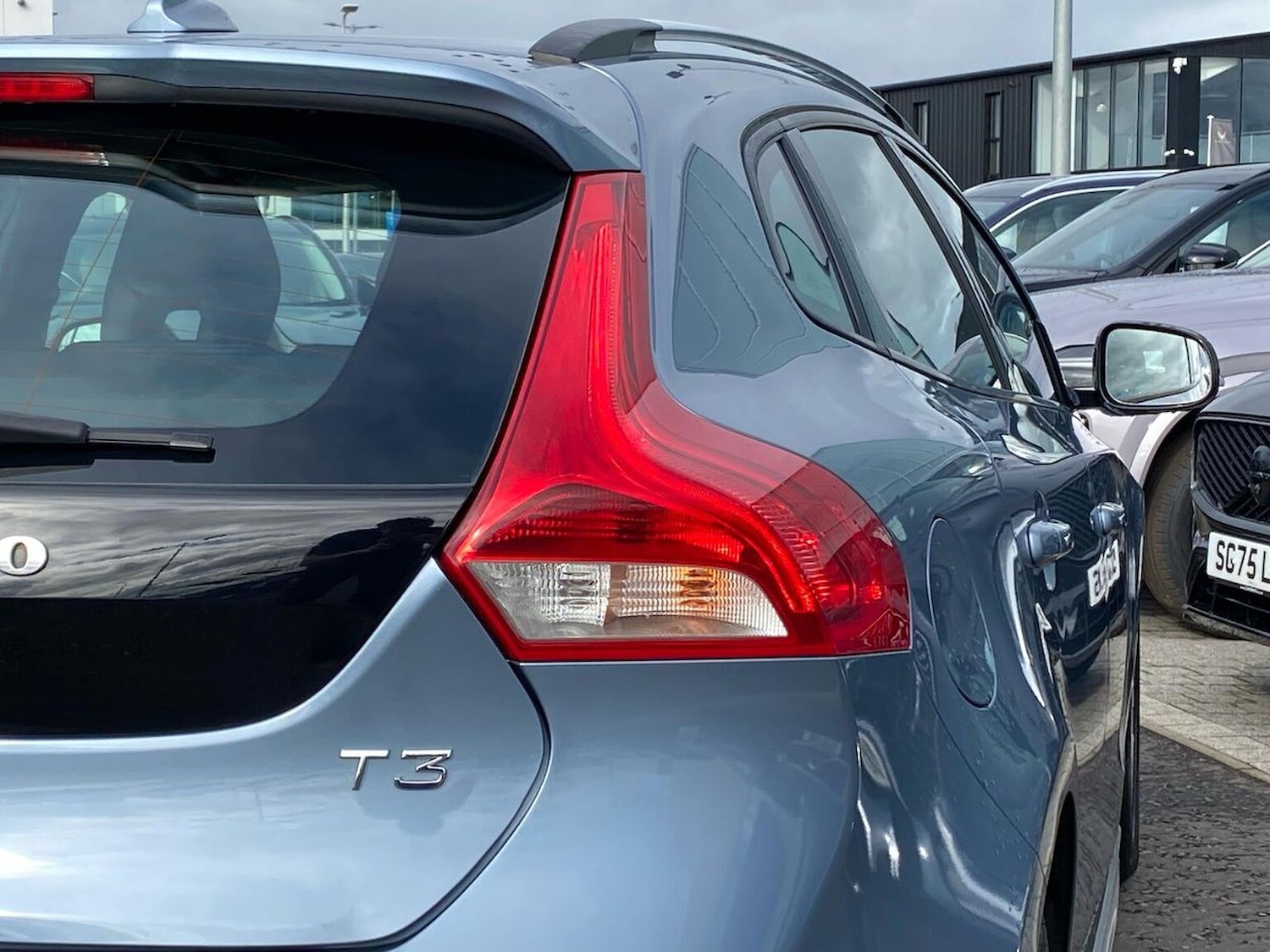 Used Volvo V40 2017 for sale - 76363351: Photo 35