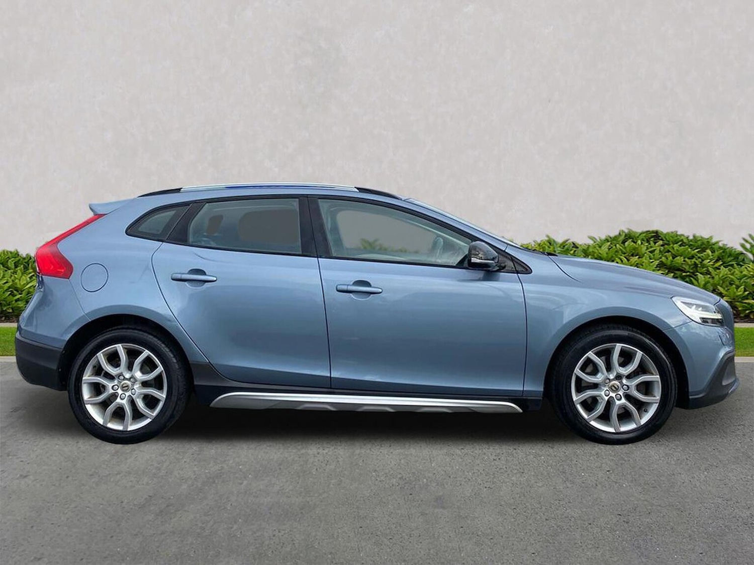 Used Volvo V40 2017 for sale - 76363351: Photo 4
