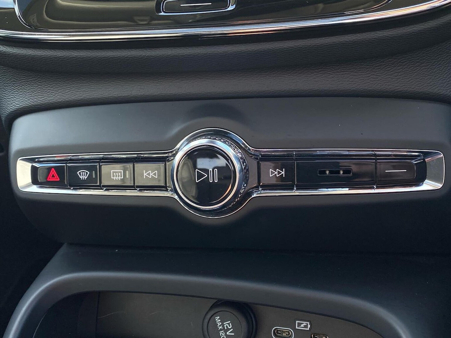 Used Volvo XC40 2024 for sale - 76353629: Photo 12