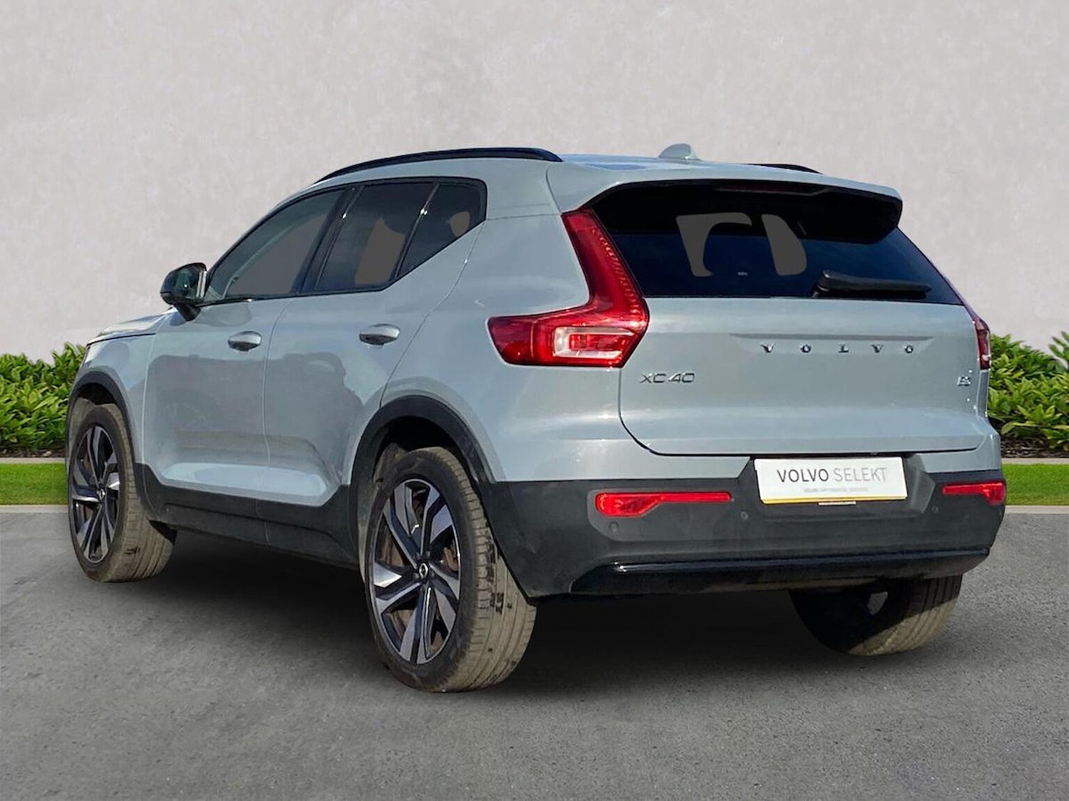 Used Volvo XC40 2024 for sale - 76353629: Photo 2