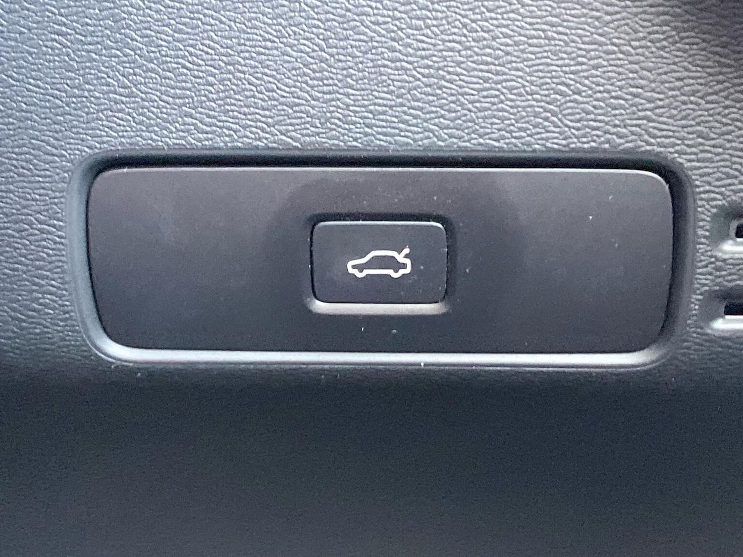 Used Volvo XC40 2024 for sale - 76353629: Photo 22