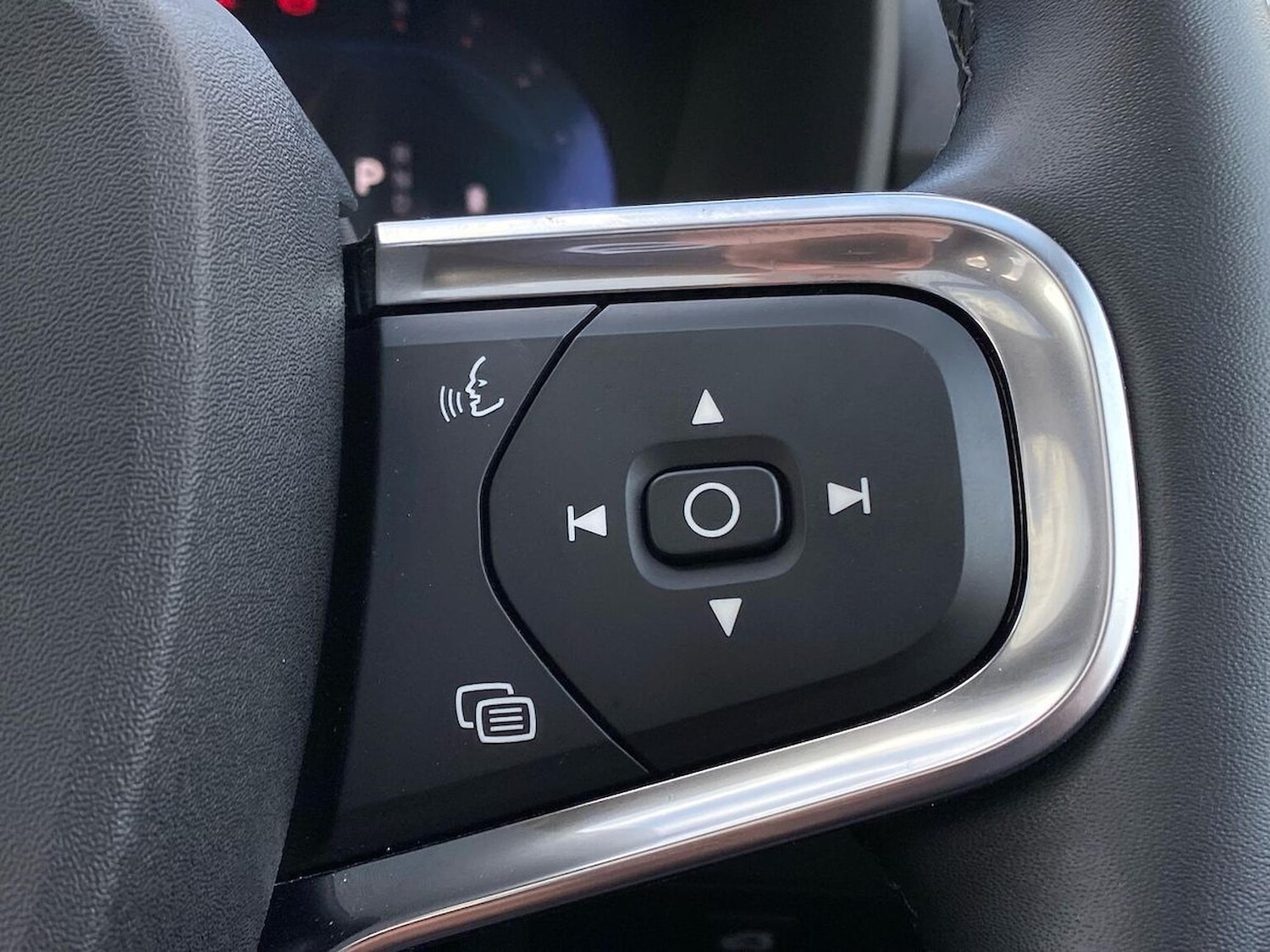 Used Volvo XC40 2024 for sale - 76353629: Photo 26