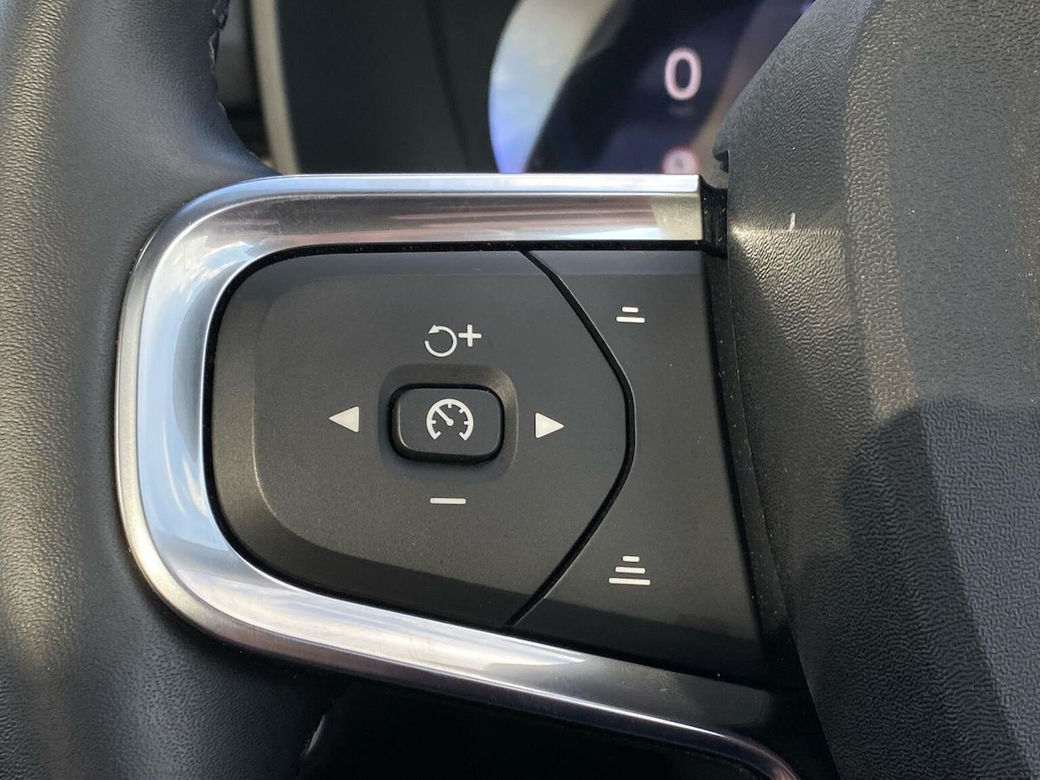 Used Volvo XC40 2024 for sale - 76353629: Photo 27