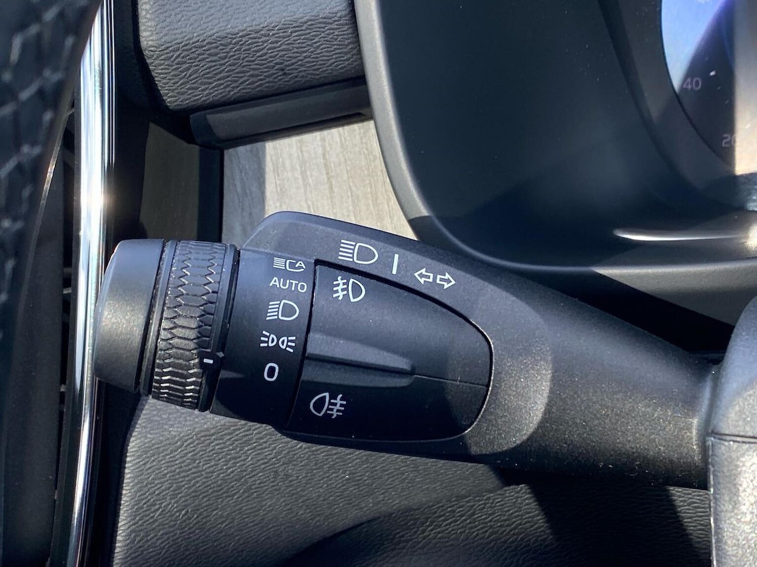 Used Volvo XC40 2024 for sale - 76353629: Photo 29