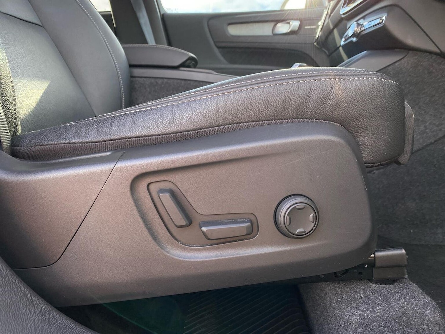 Used Volvo XC40 2024 for sale - 76353629: Photo 30