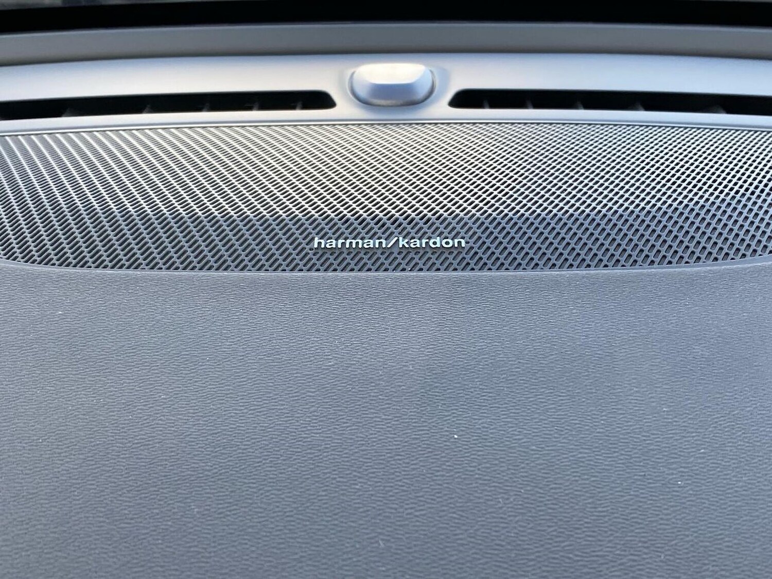 Used Volvo XC40 2024 for sale - 76353629: Photo 31