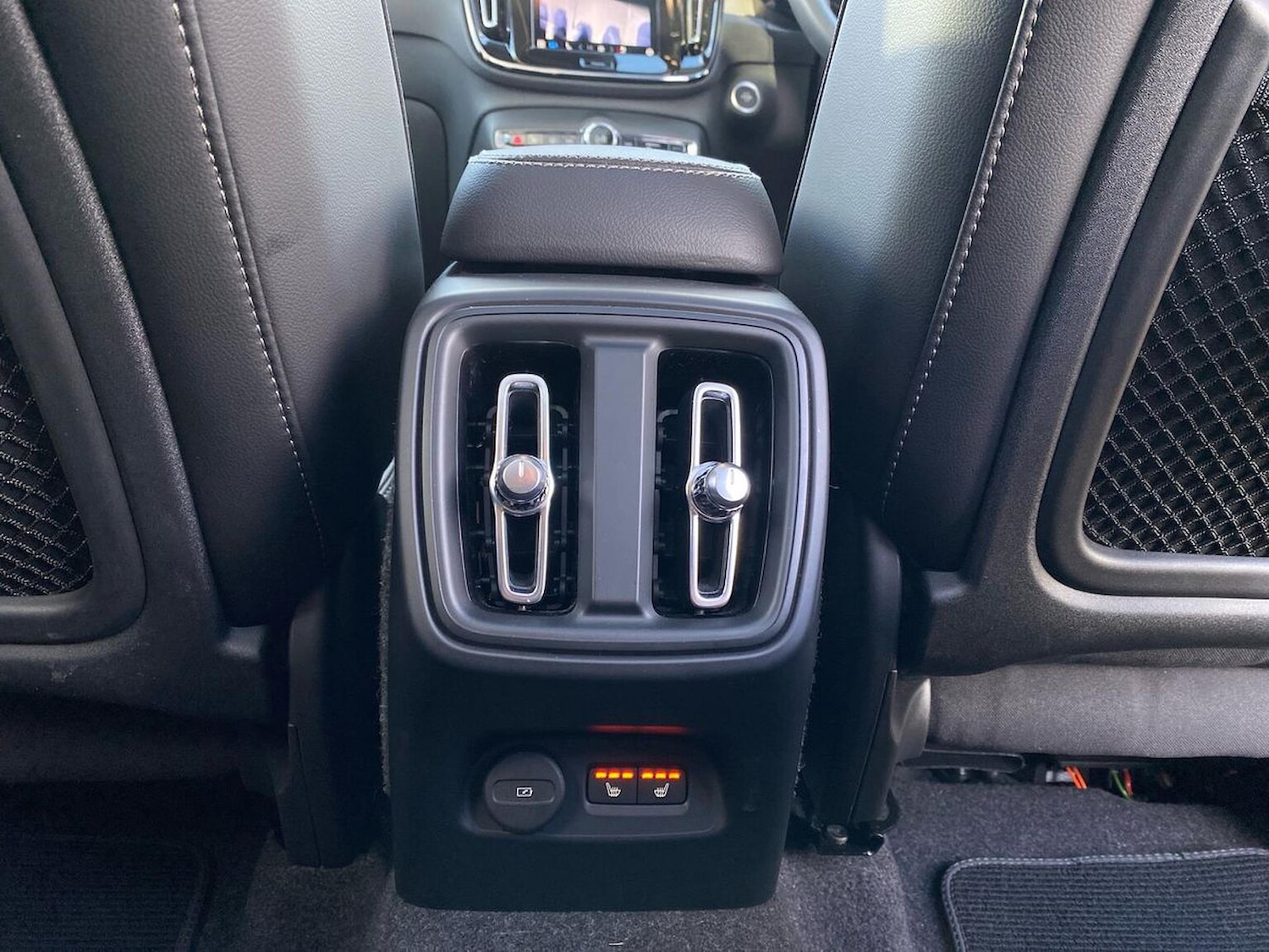 Used Volvo XC40 2024 for sale - 76353629: Photo 40