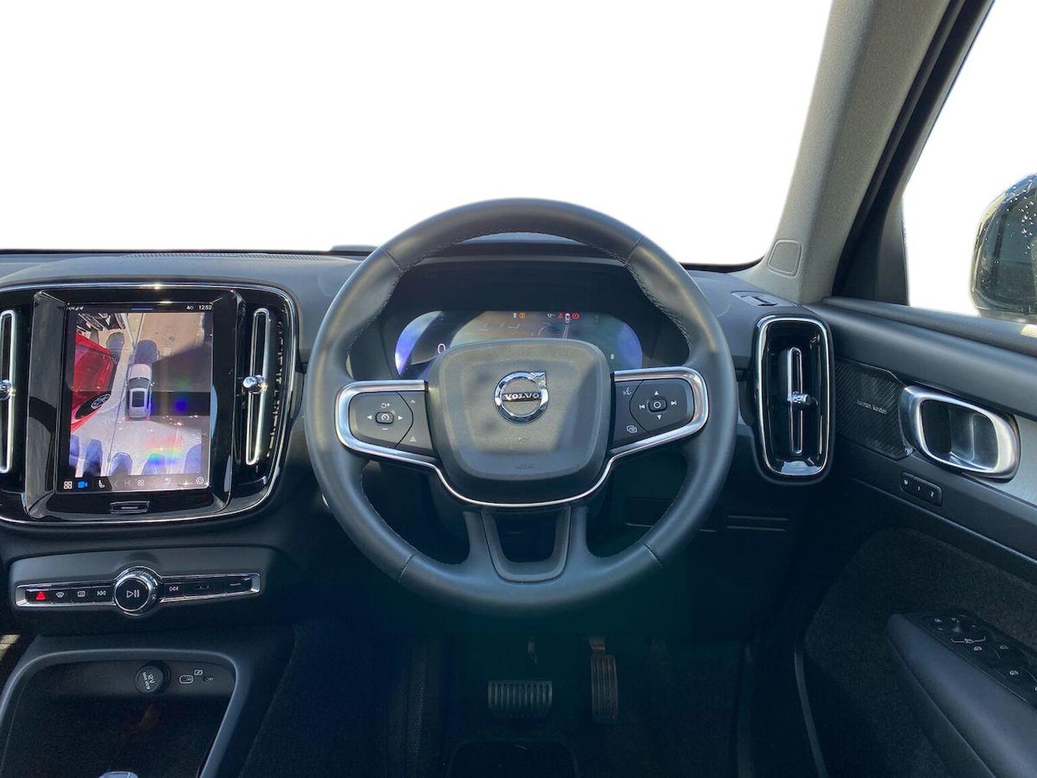 Used Volvo XC40 2024 for sale - 76353629: Photo 9