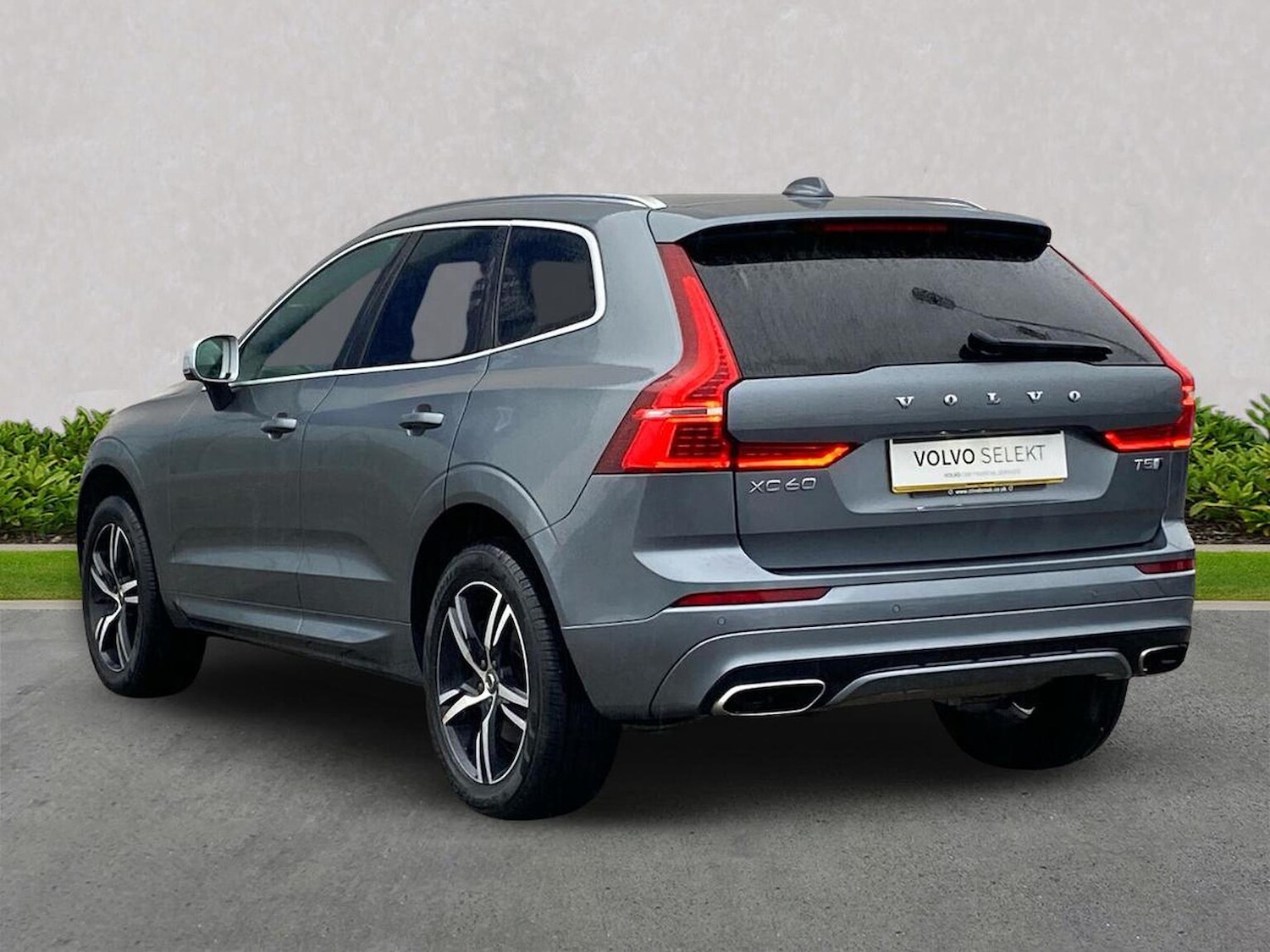 Used Volvo XC60 2019 for sale - 76455297: Photo 2