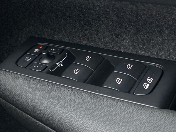 Used Volvo XC40 2025 for sale - 76281225: Photo 22