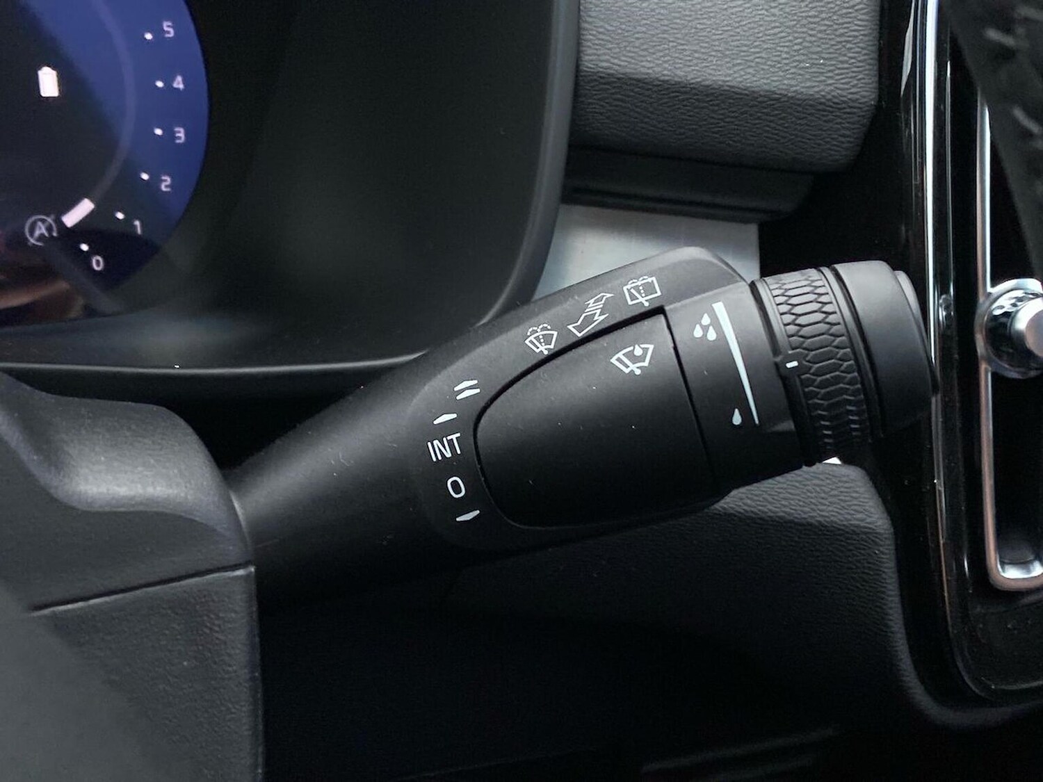 Used Volvo XC40 2025 for sale - 76281225: Photo 29