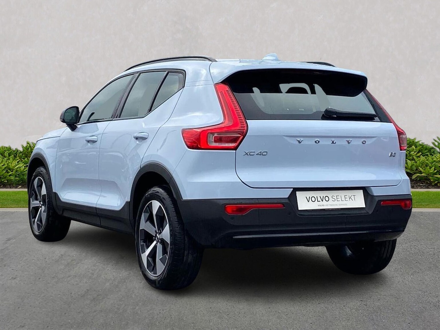 Used Volvo XC40 2025 for sale - 76281225: Photo 3