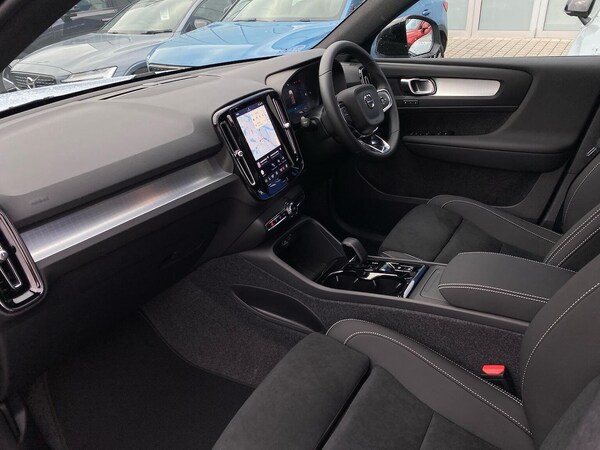 Used Volvo XC40 2025 for sale - 76281225: Photo 8
