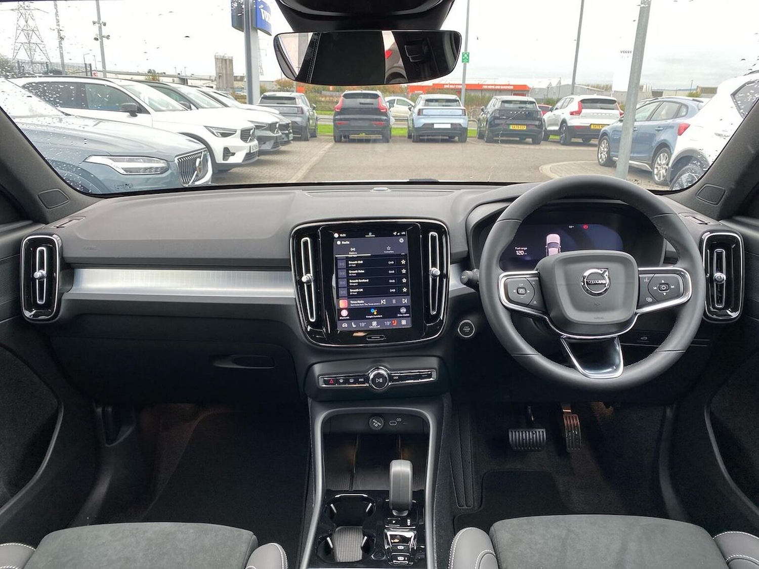 Used Volvo XC40 2025 for sale - 76281225: Photo 9