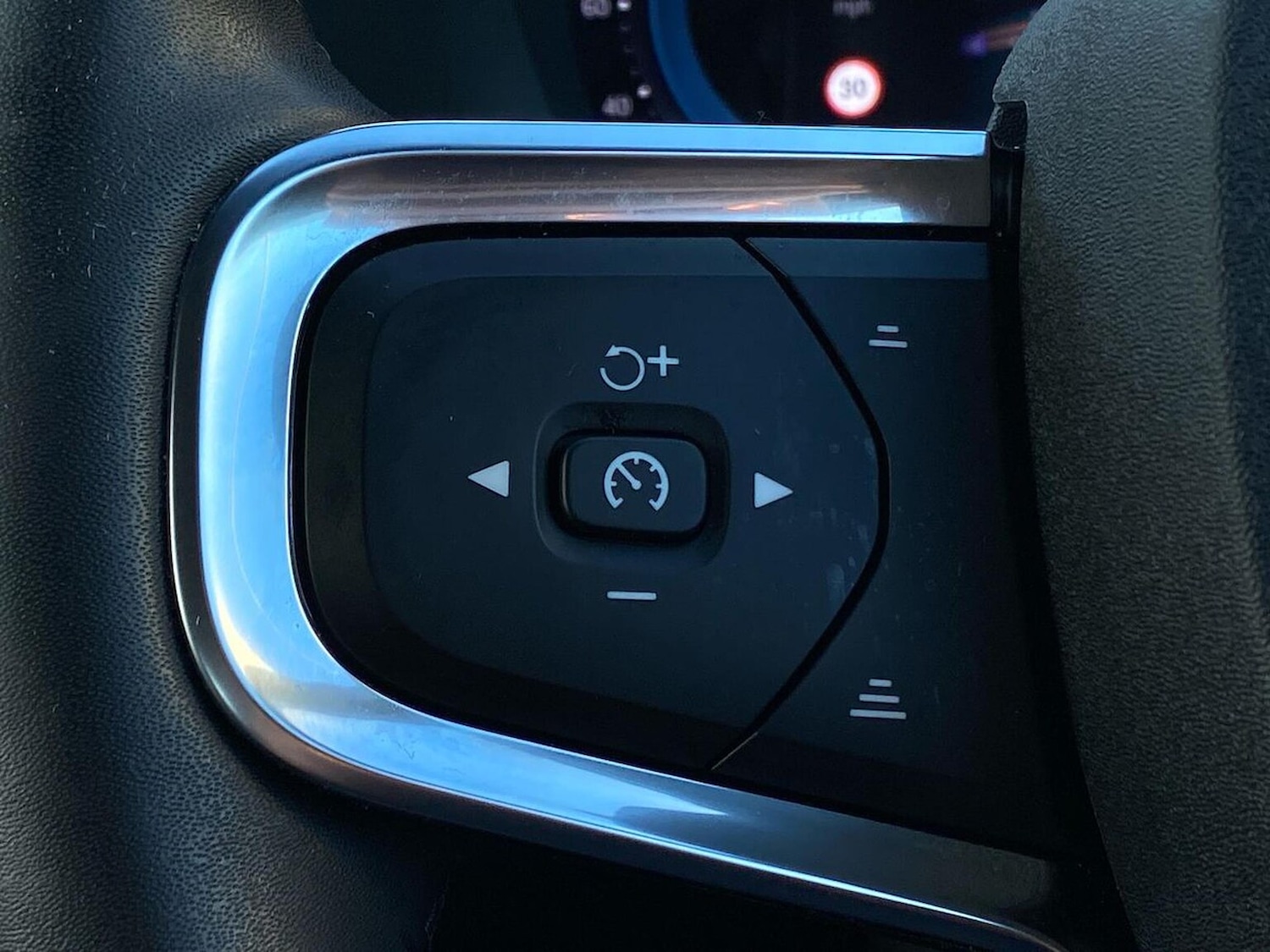 Used Volvo XC40 2022 for sale - 76958733: Photo 28