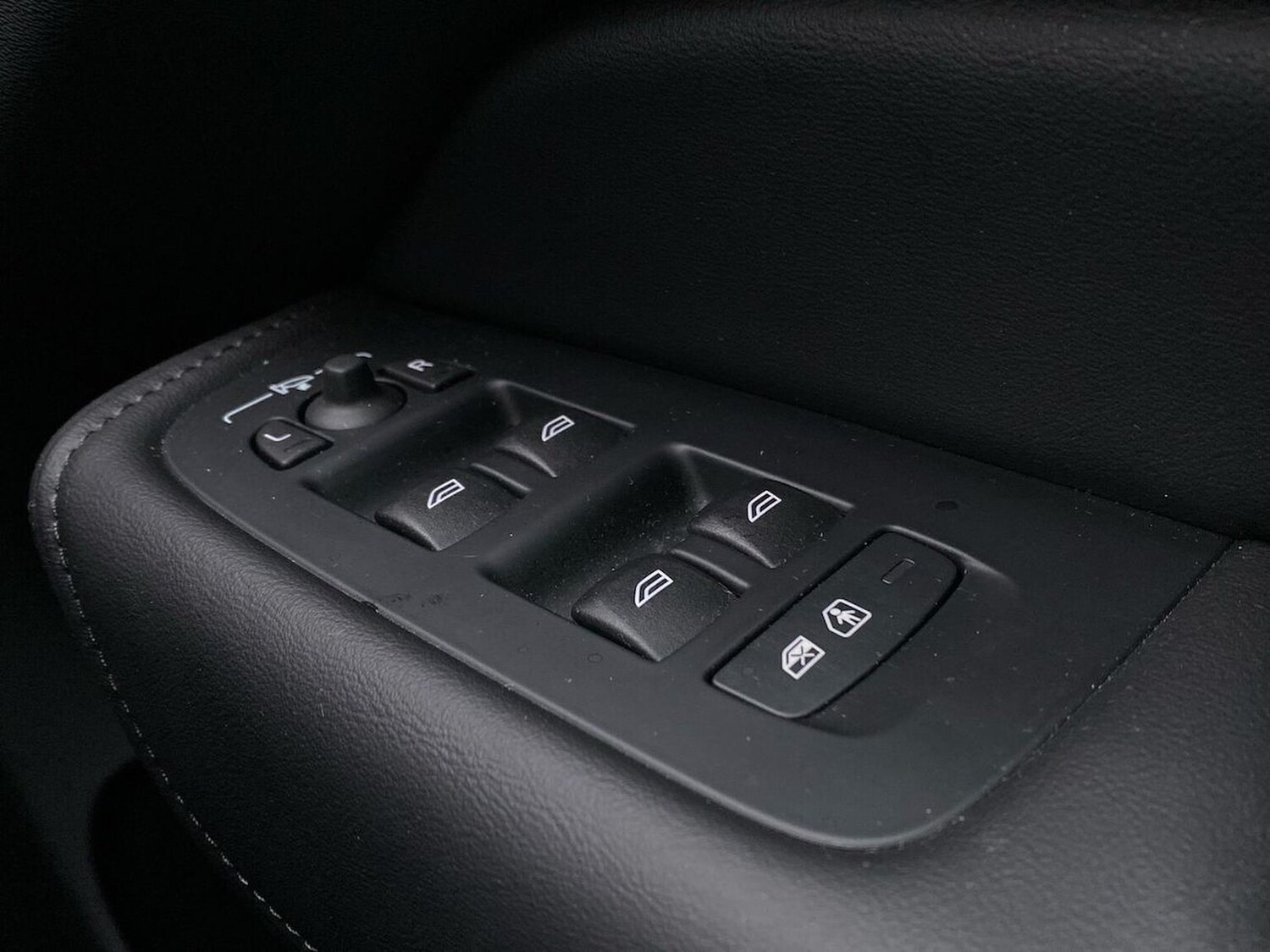 Used Volvo XC60 2025 for sale - 77845359: Photo 21