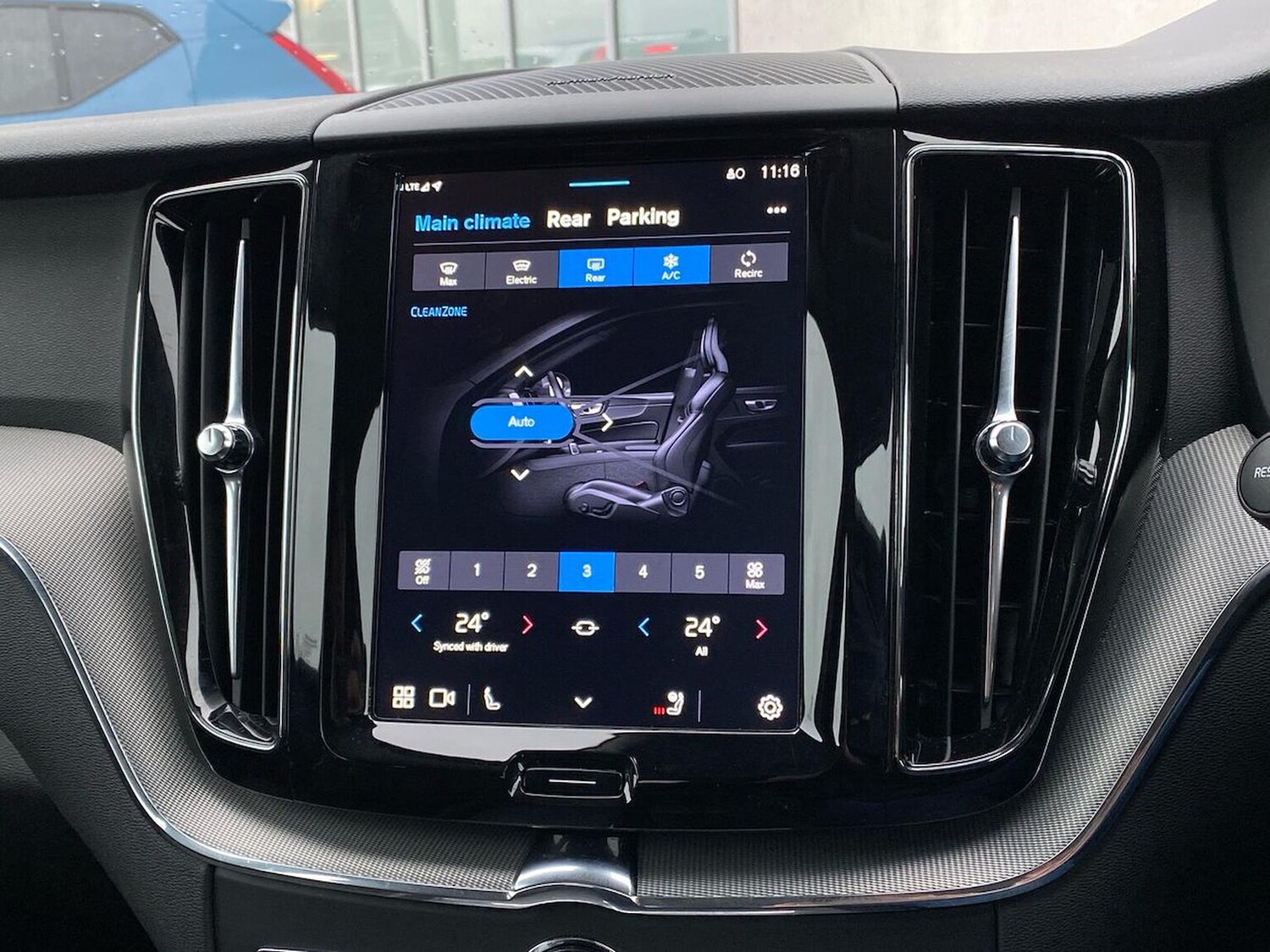 Used Volvo XC60 2025 for sale - 77845359: Photo 25