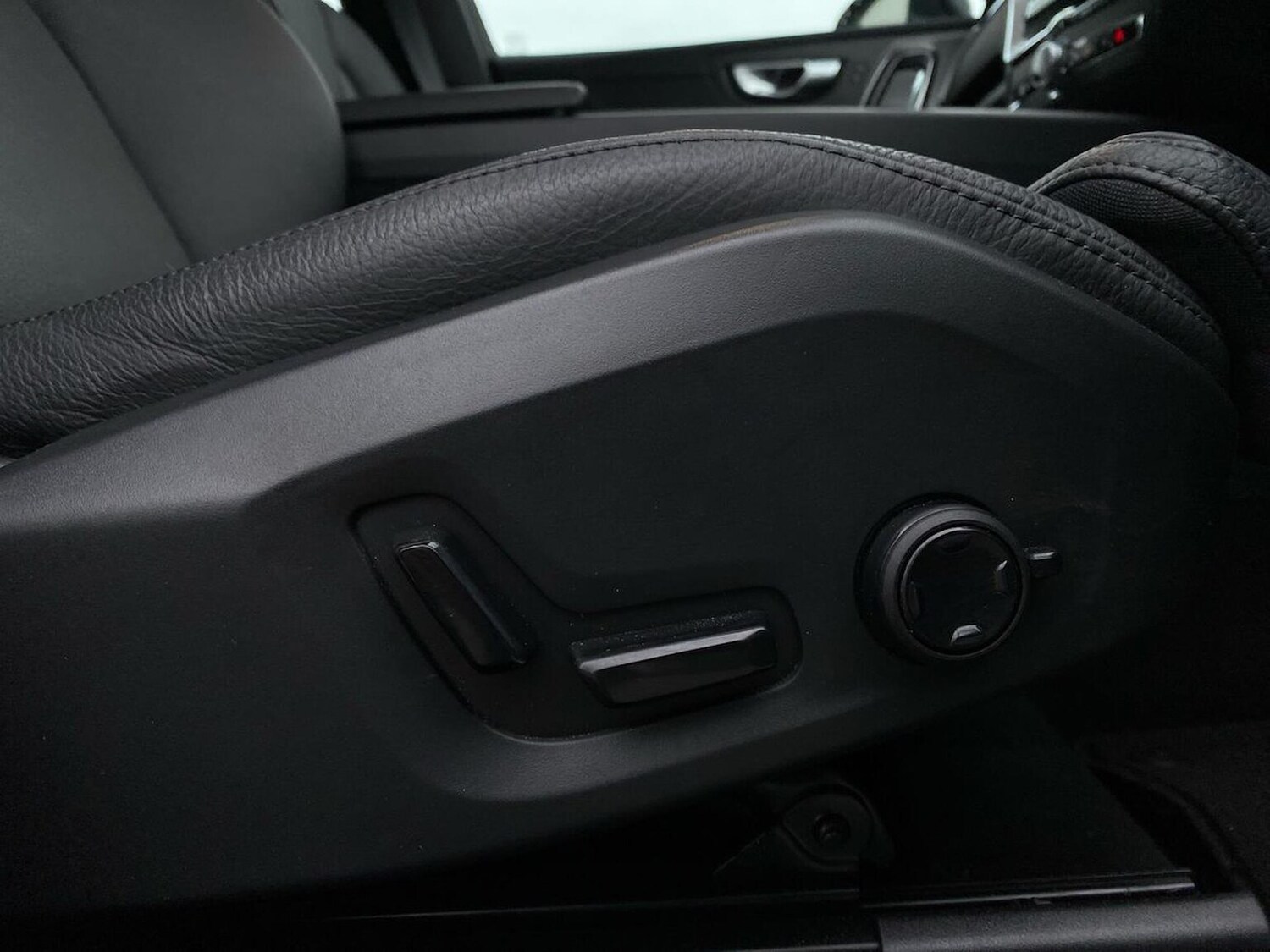 Used Volvo XC60 2025 for sale - 77845359: Photo 30