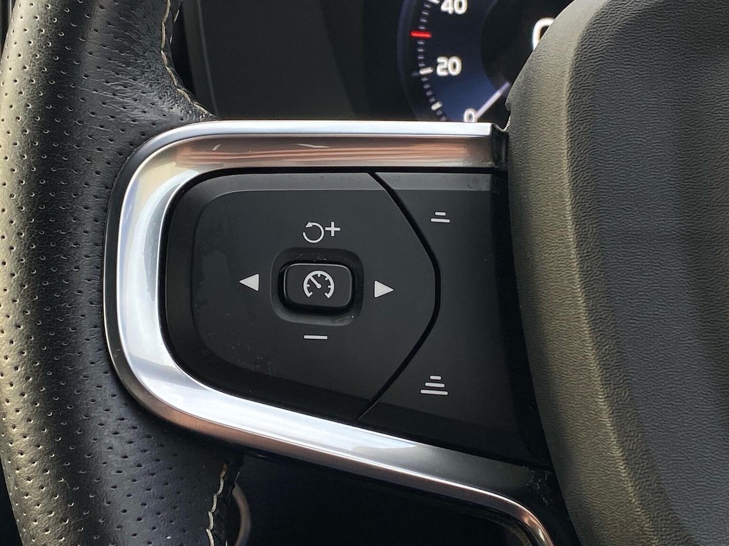 Used Volvo XC40 2021 for sale - 76958734: Photo 28