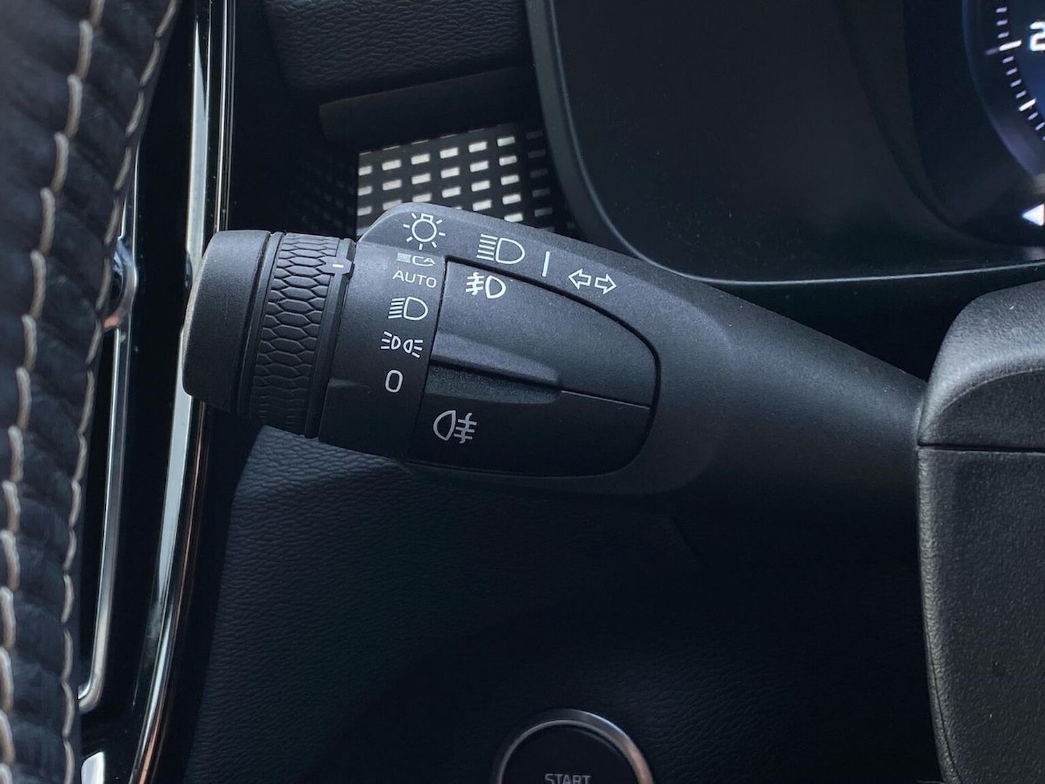 Used Volvo XC40 2021 for sale - 76958734: Photo 30