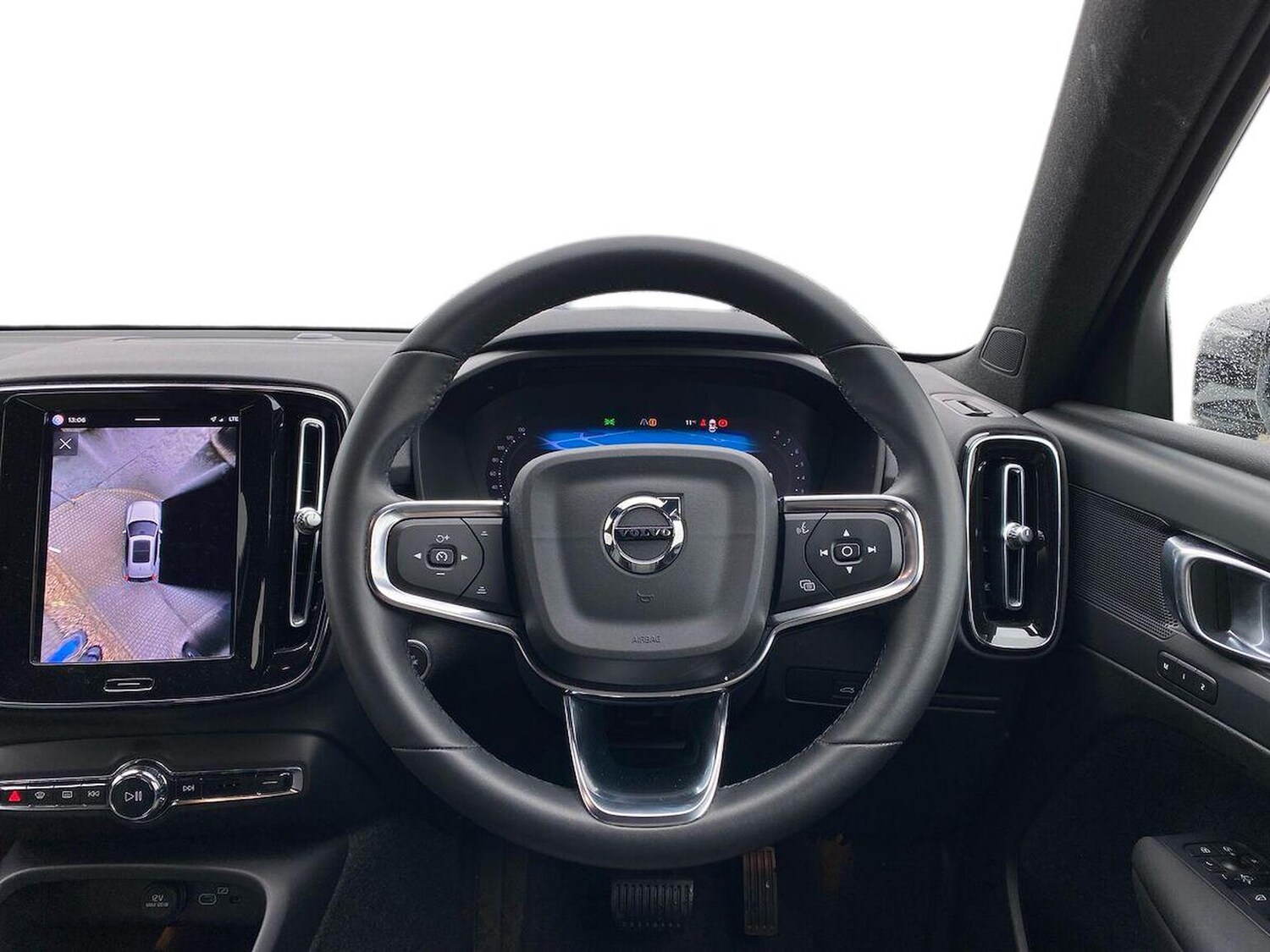 Used Volvo XC40 2023 for sale - 78191234: Photo 11