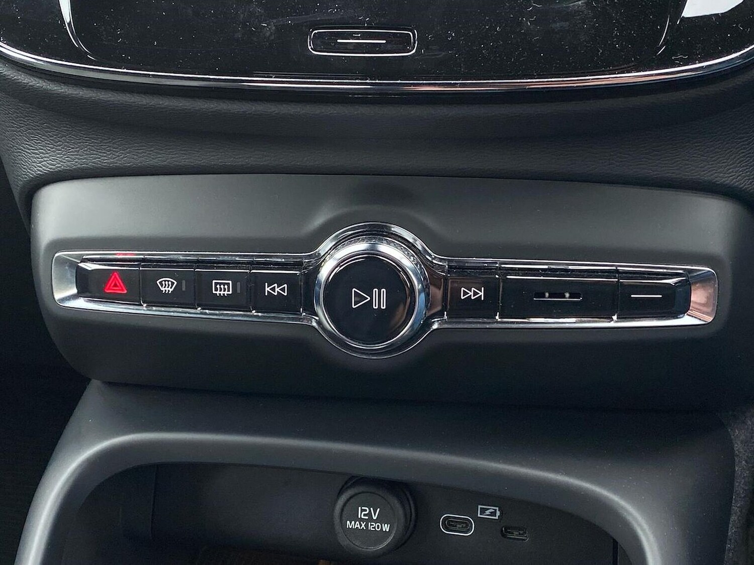 Used Volvo XC40 2023 for sale - 78191234: Photo 14