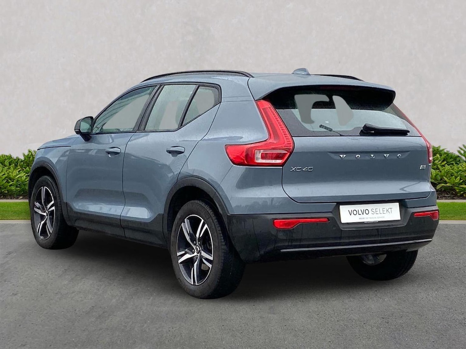 Used Volvo XC40 2023 for sale - 78191234: Photo 2