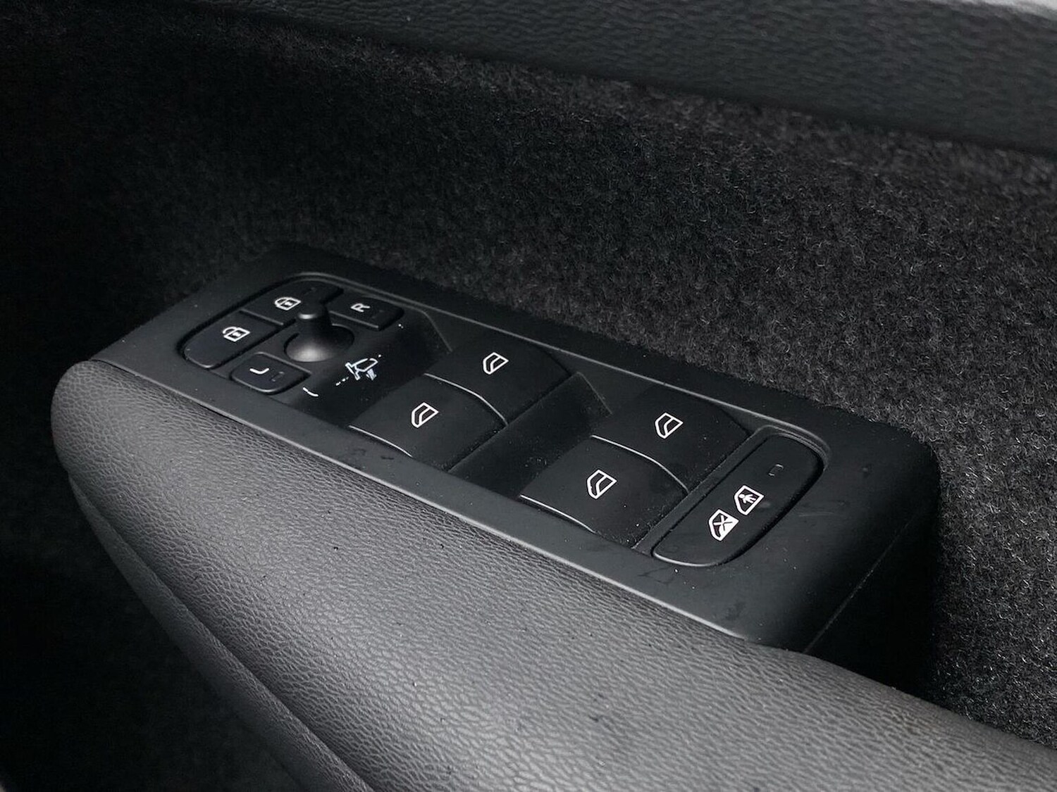 Used Volvo XC40 2023 for sale - 78191234: Photo 23