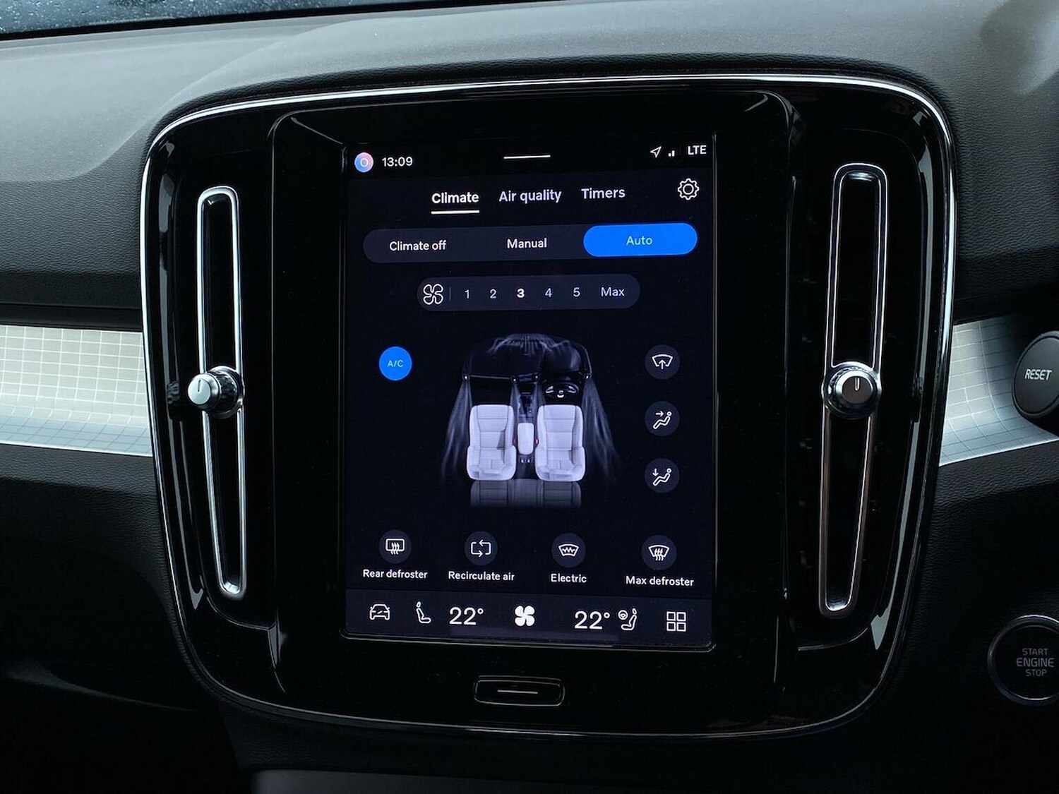 Used Volvo XC40 2023 for sale - 78191234: Photo 27