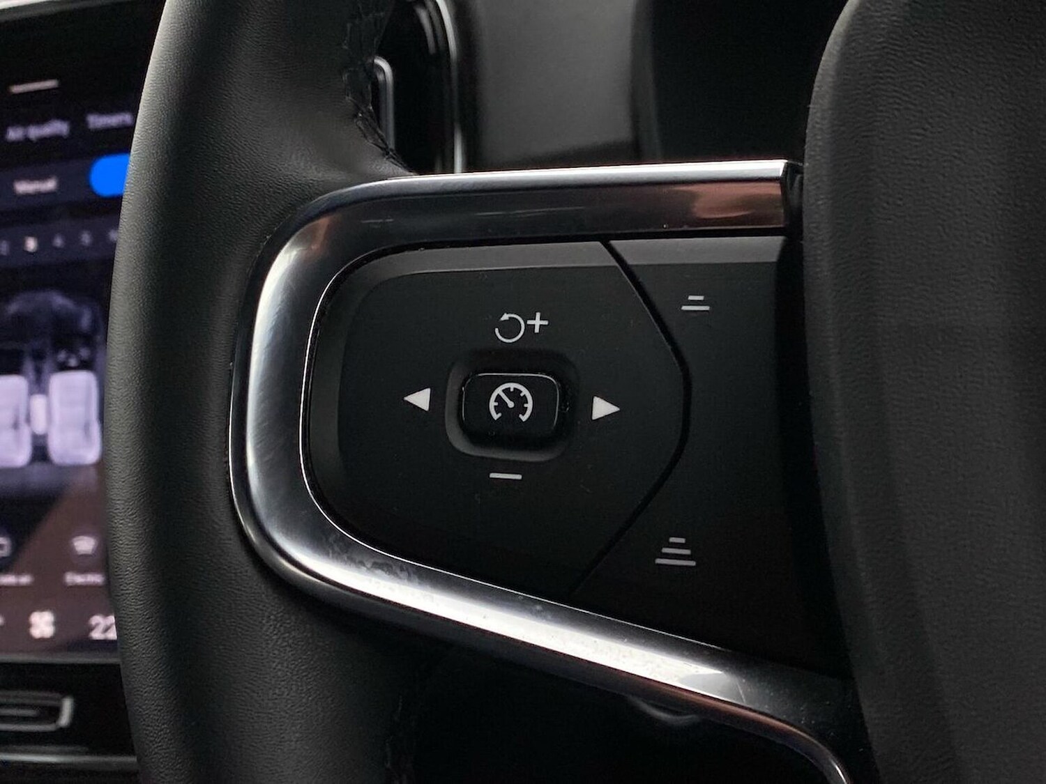 Used Volvo XC40 2023 for sale - 78191234: Photo 29