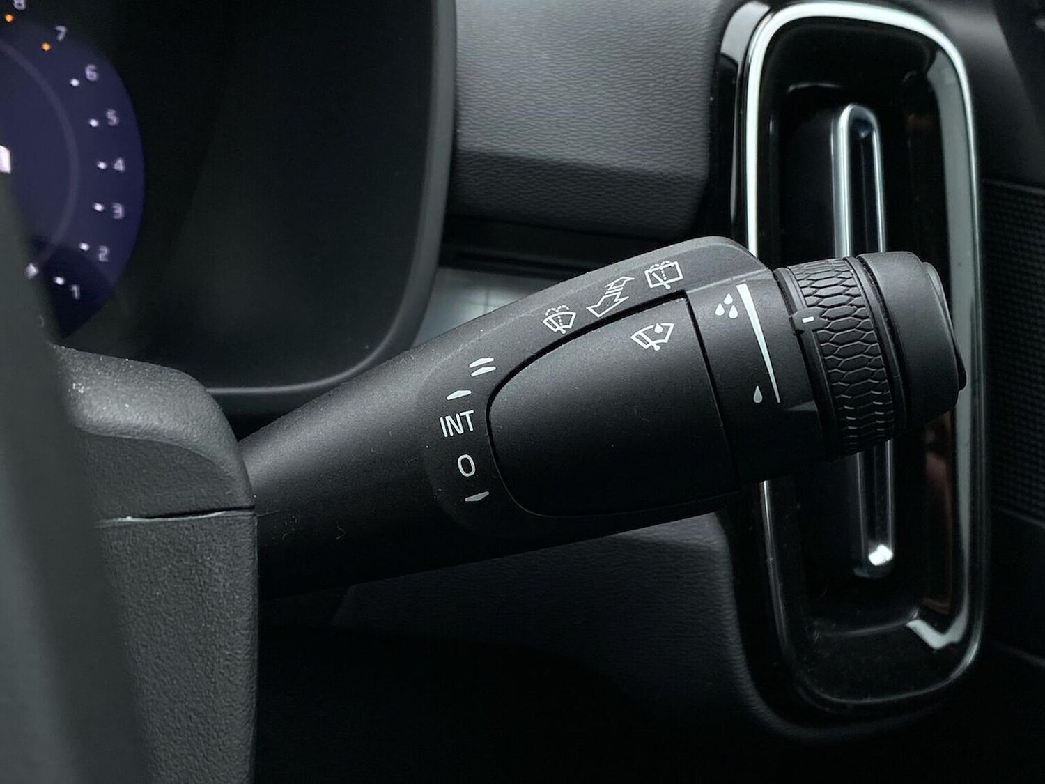 Used Volvo XC40 2023 for sale - 78191234: Photo 30