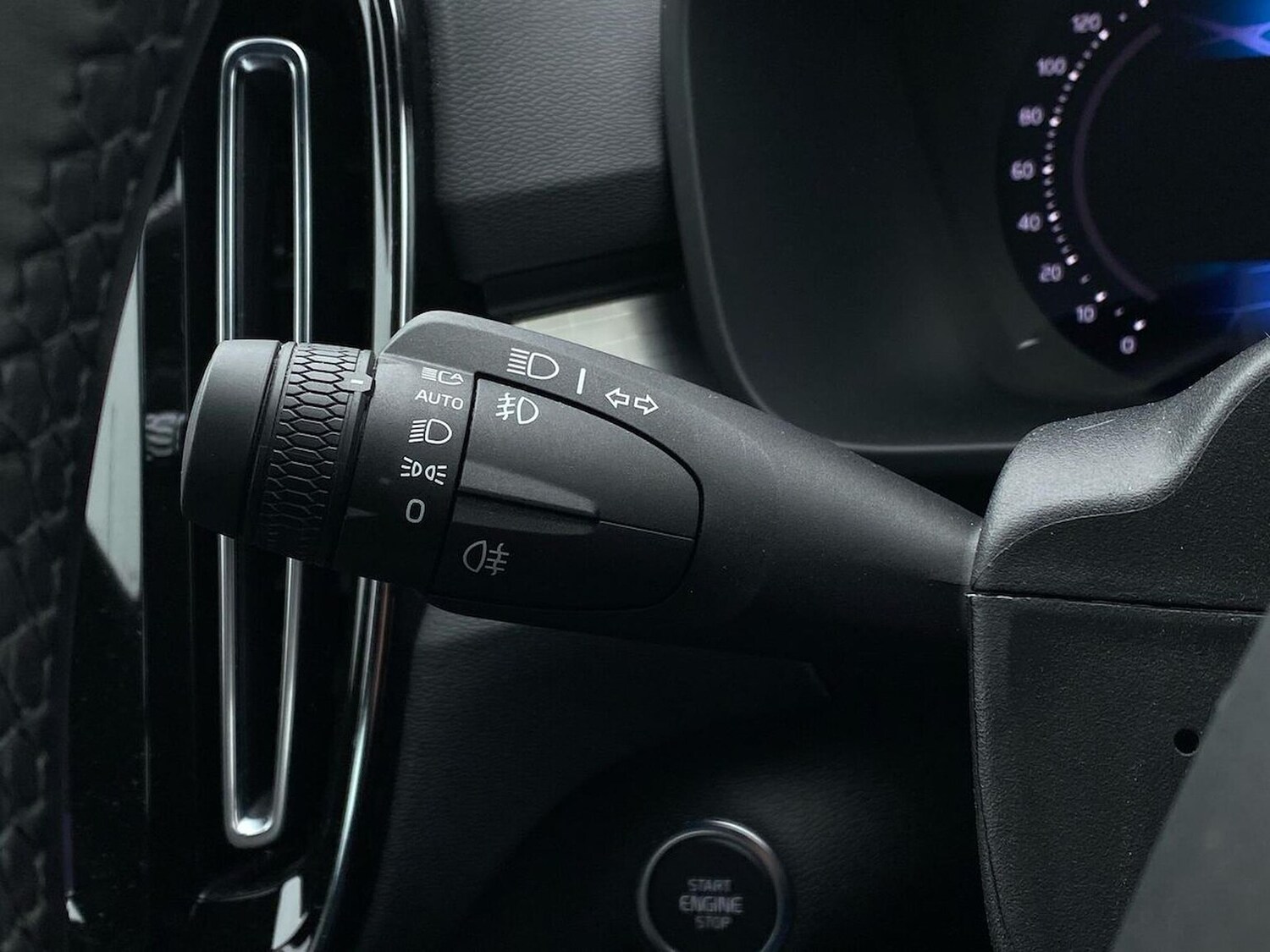 Used Volvo XC40 2023 for sale - 78191234: Photo 31