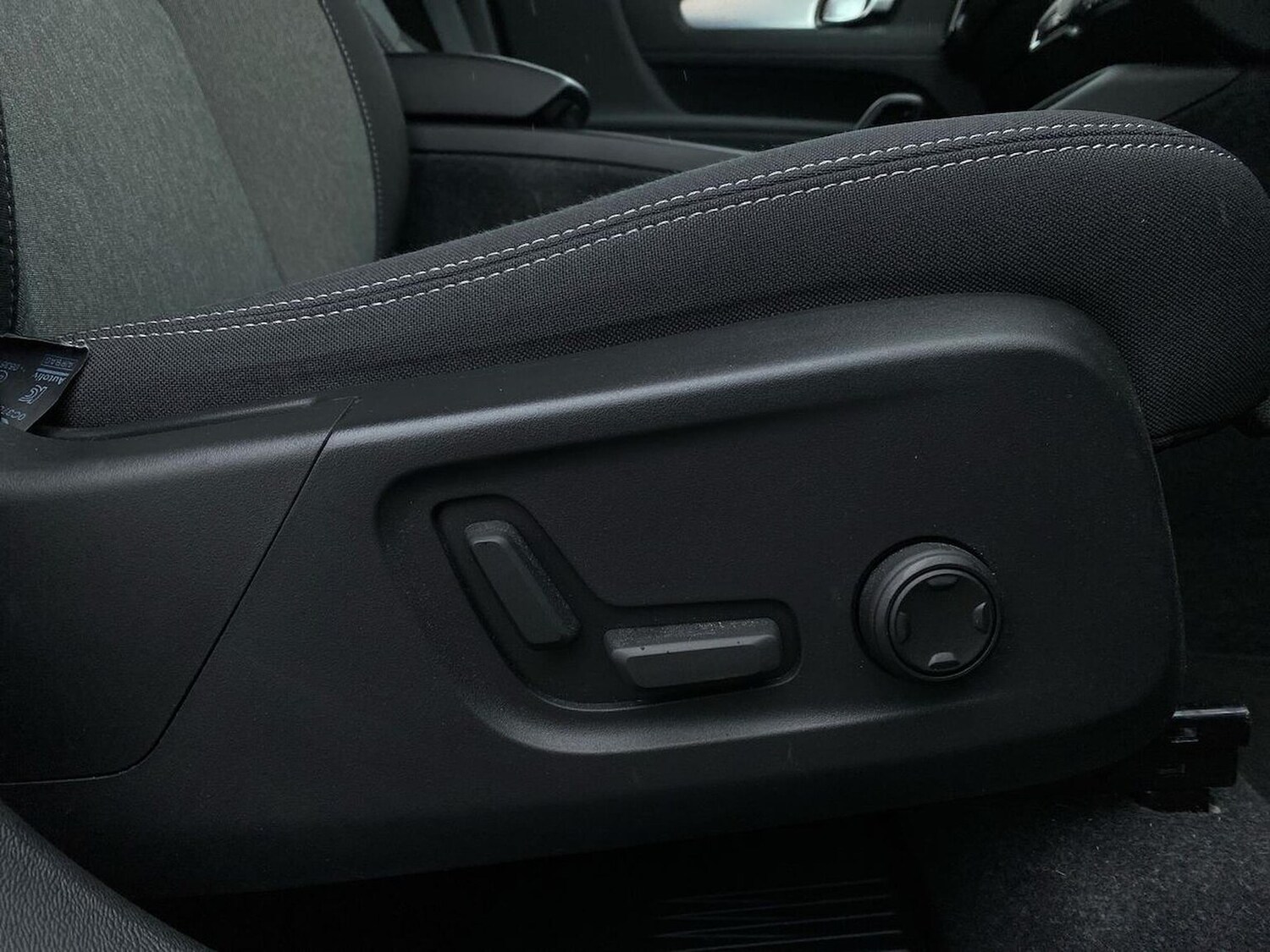 Used Volvo XC40 2023 for sale - 78191234: Photo 32