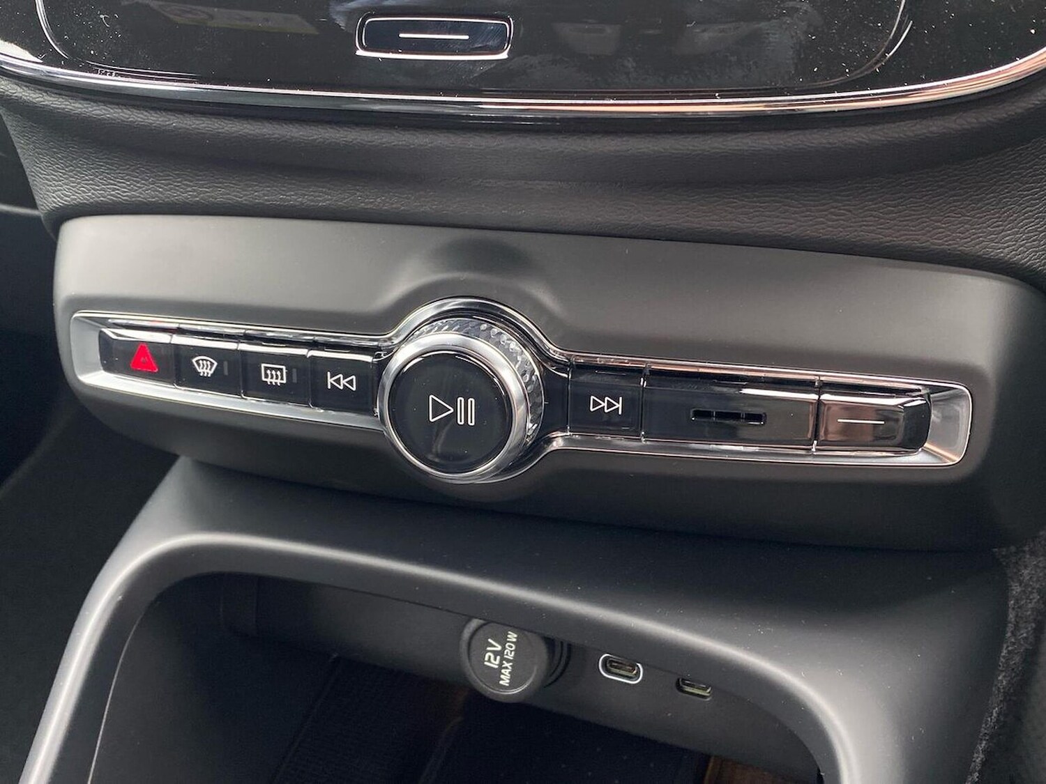 Used Volvo XC40 2025 for sale - 76115498: Photo 13