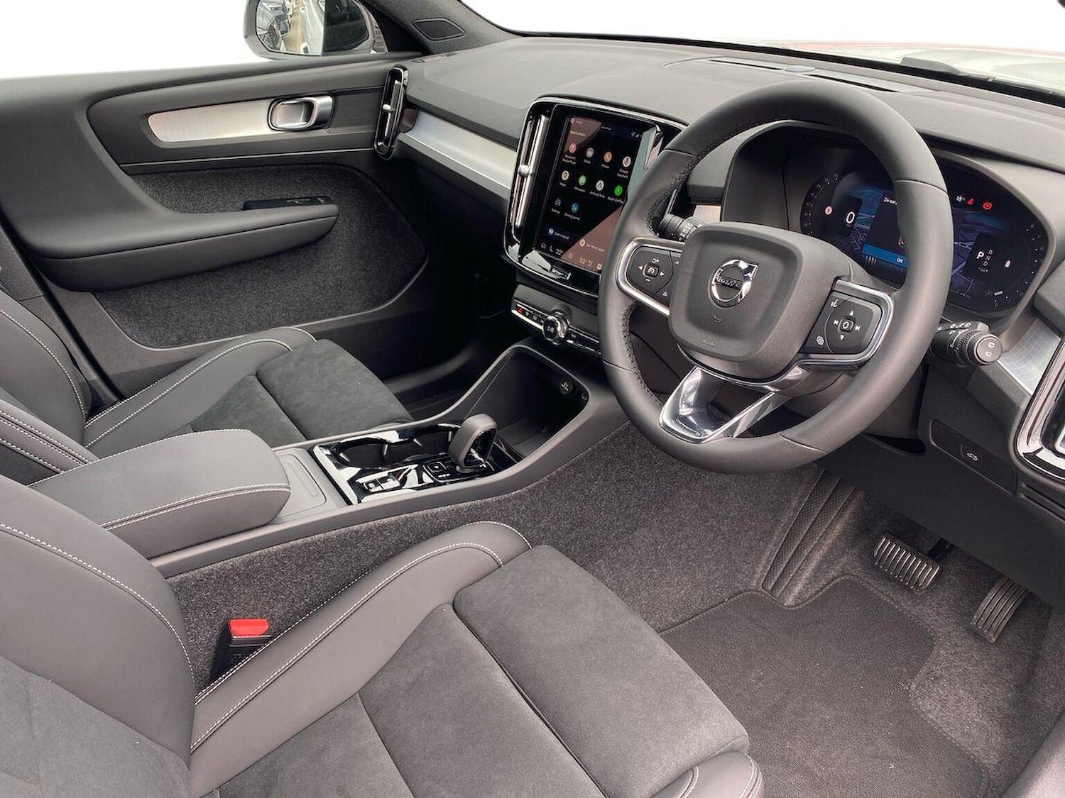 Used Volvo XC40 2025 for sale - 76115498: Photo 16