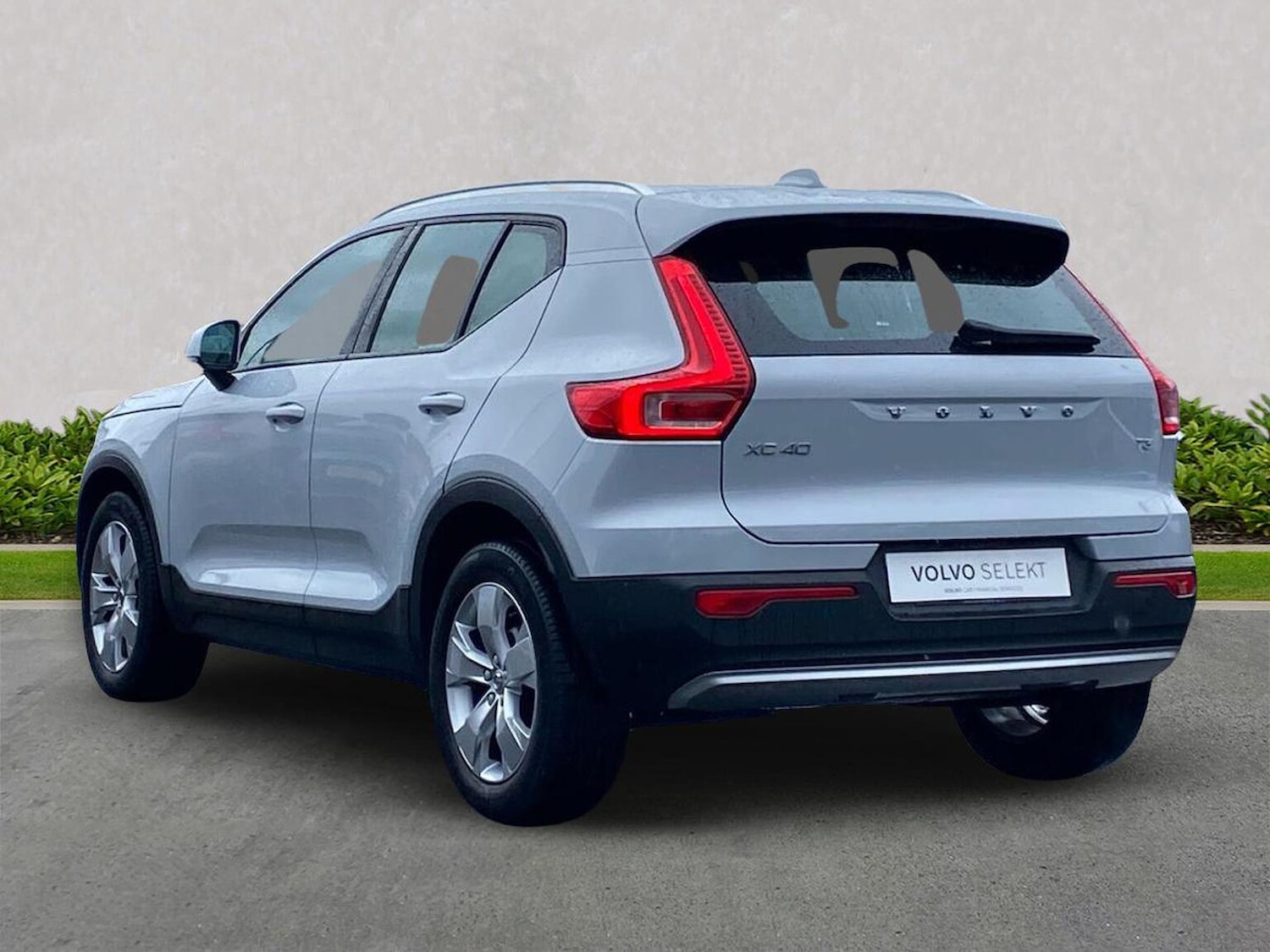 Used Volvo XC40 2020 for sale - 76335123: Photo 2