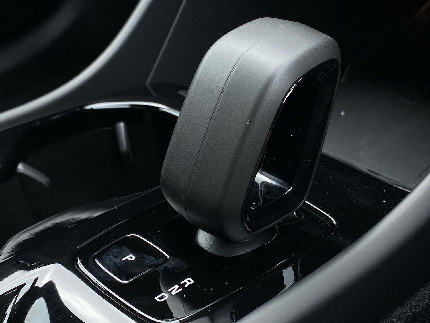 Used Volvo XC40 2025 for sale - 76115503: Photo 2
